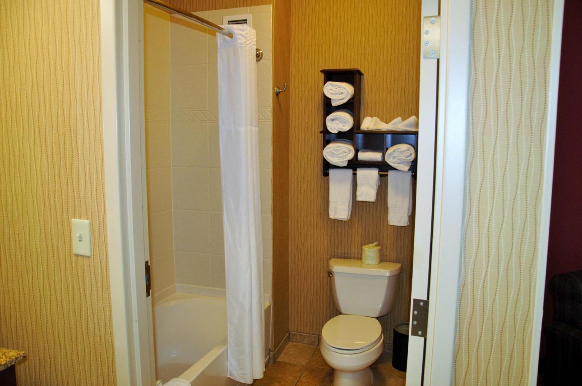 Hampton Inn & Suites Cincinnati / Uptown - University Area photo 20
