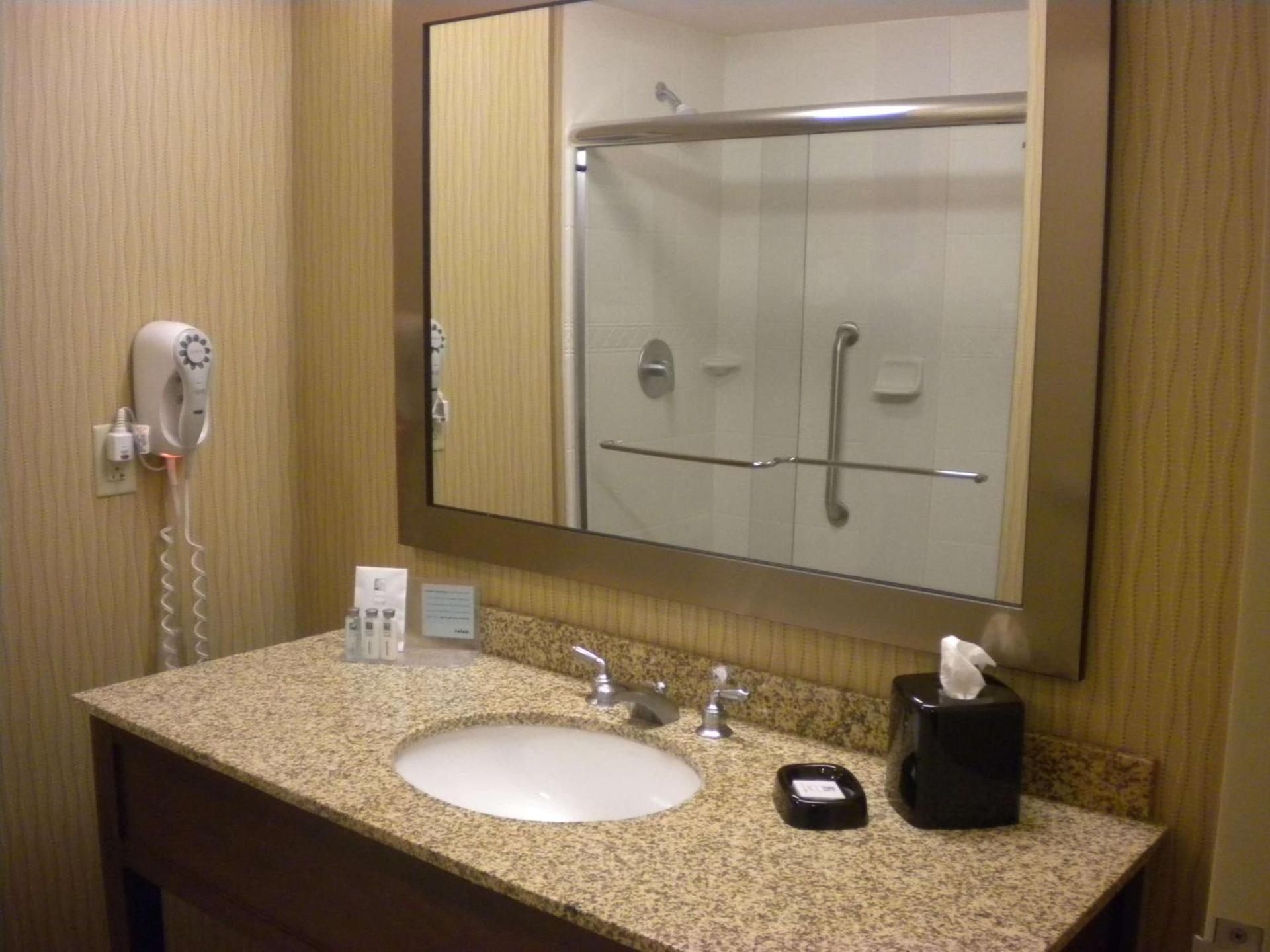 Hampton Inn & Suites Cincinnati / Uptown - University Area photo 21