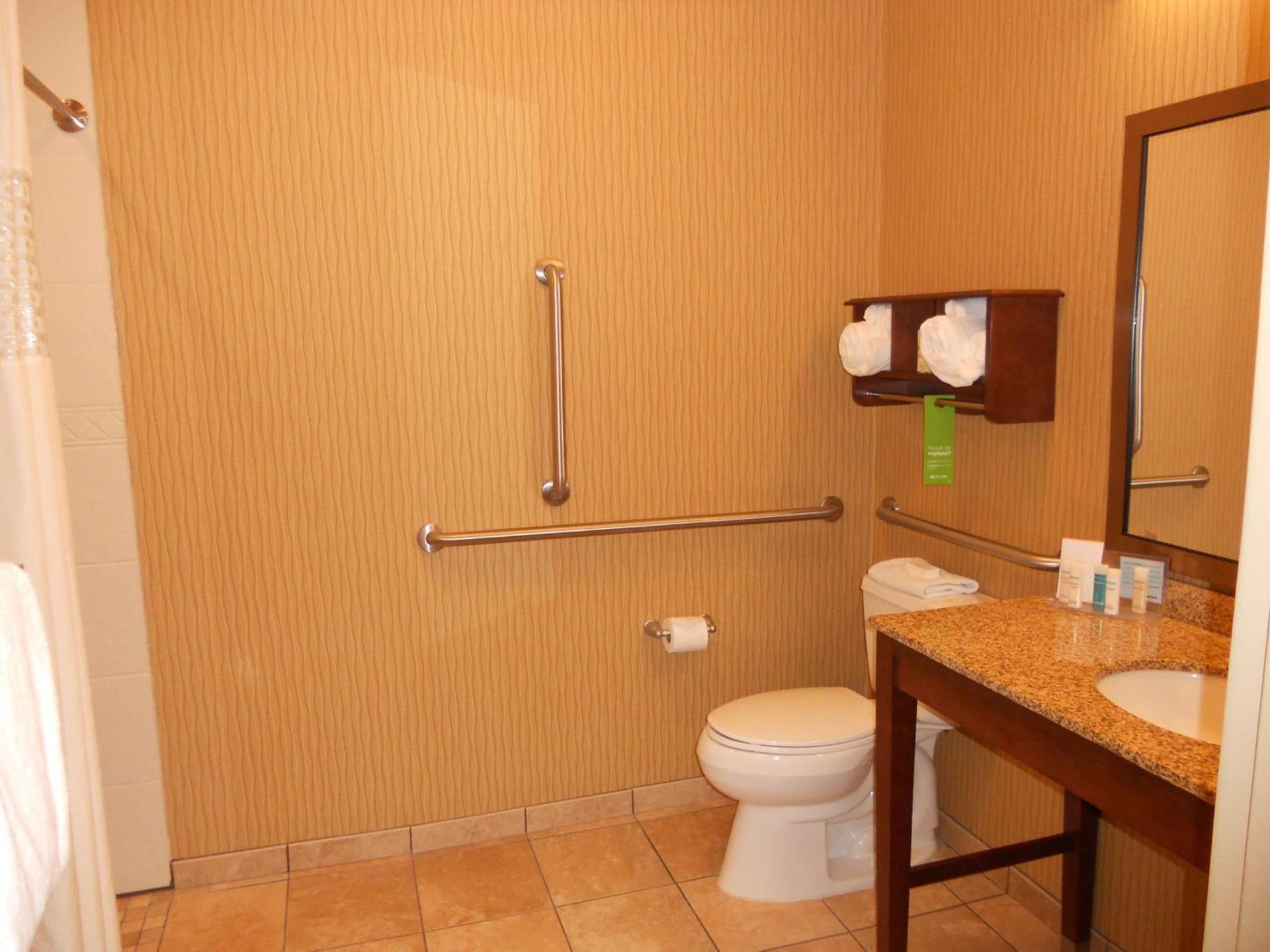 Hampton Inn & Suites Cincinnati / Uptown - University Area photo 24