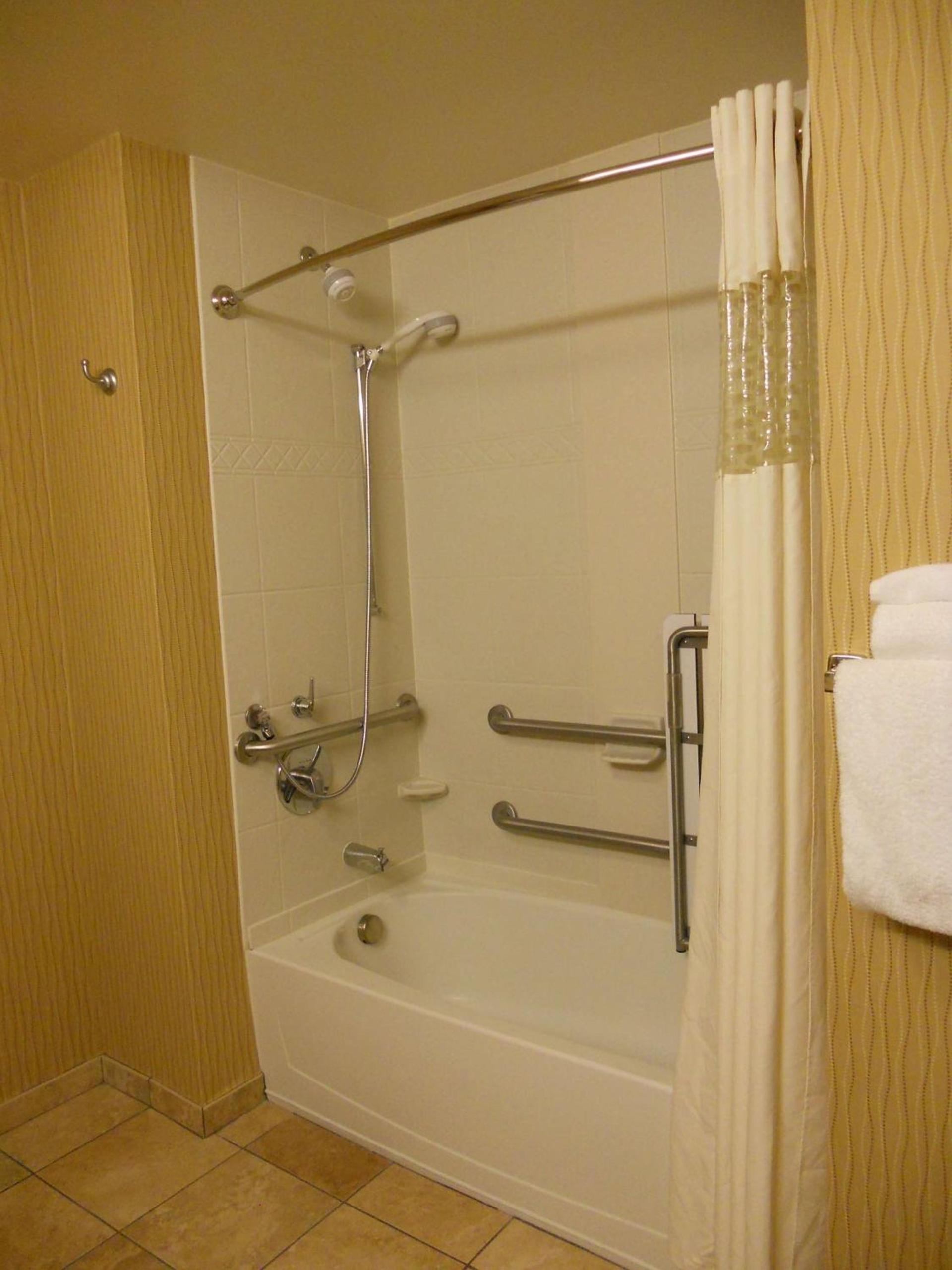 Hampton Inn & Suites Cincinnati / Uptown - University Area photo 31