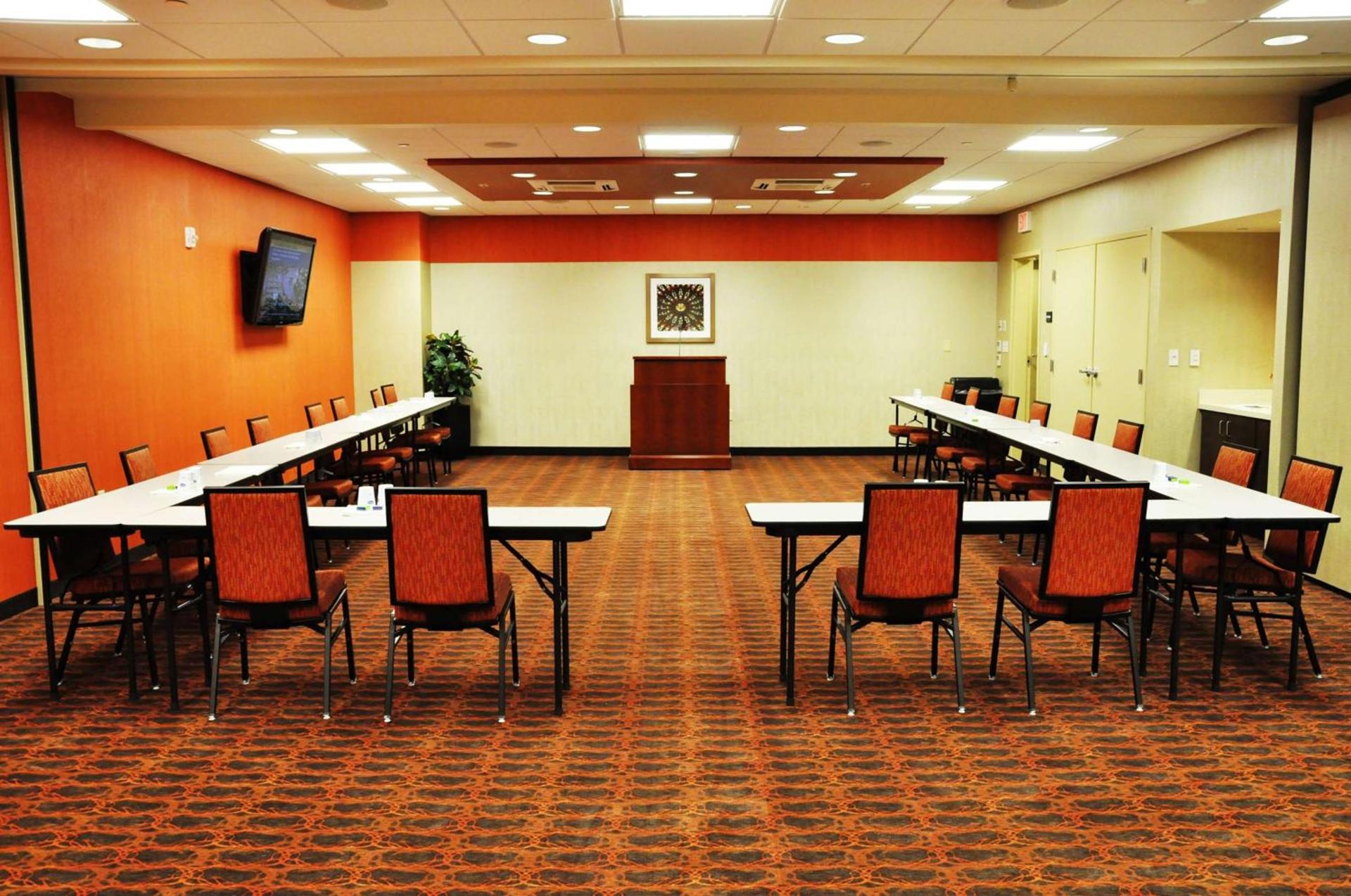 Hampton Inn & Suites Cincinnati / Uptown - University Area photo 37