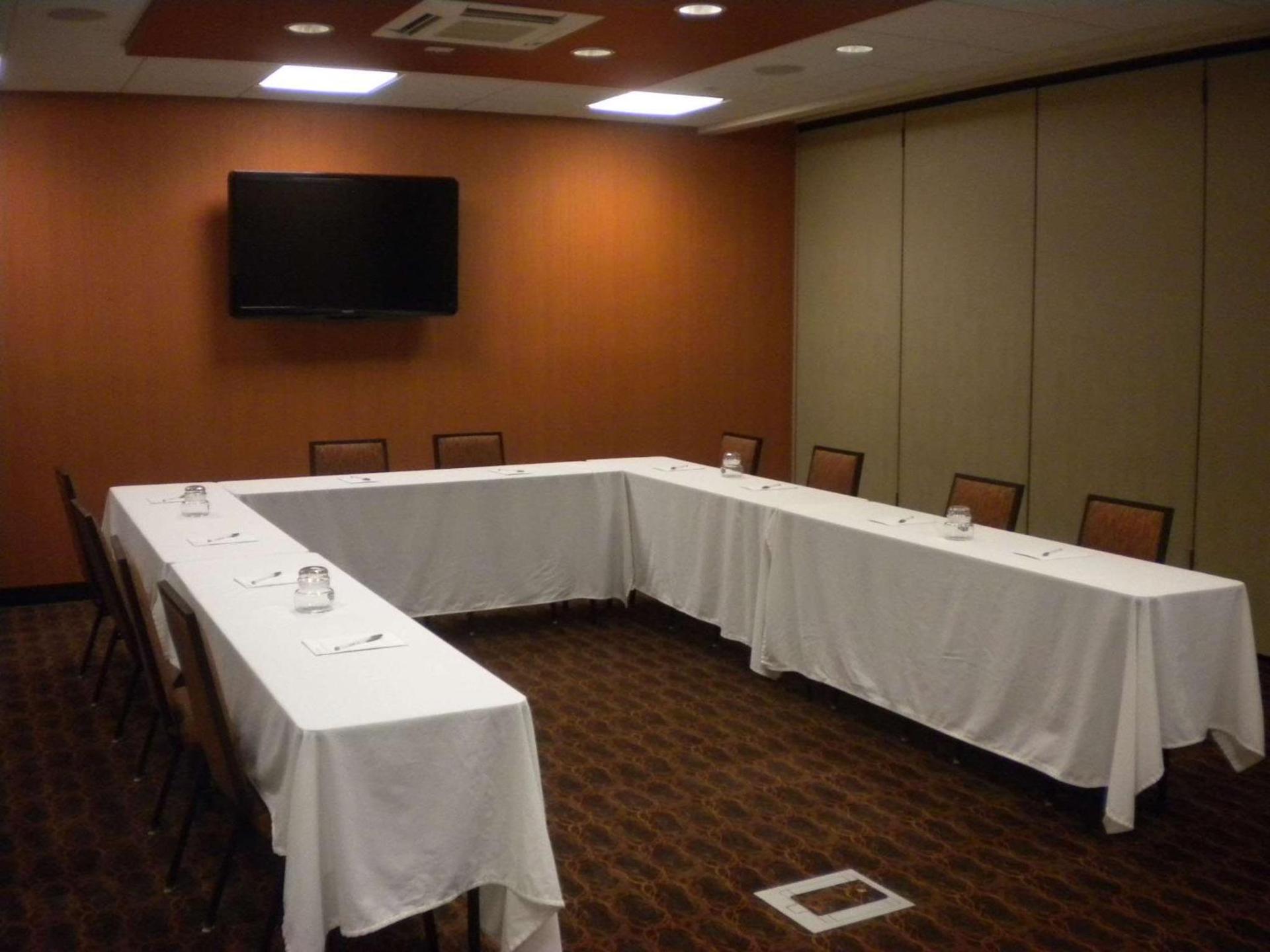 Hampton Inn & Suites Cincinnati / Uptown - University Area photo 38