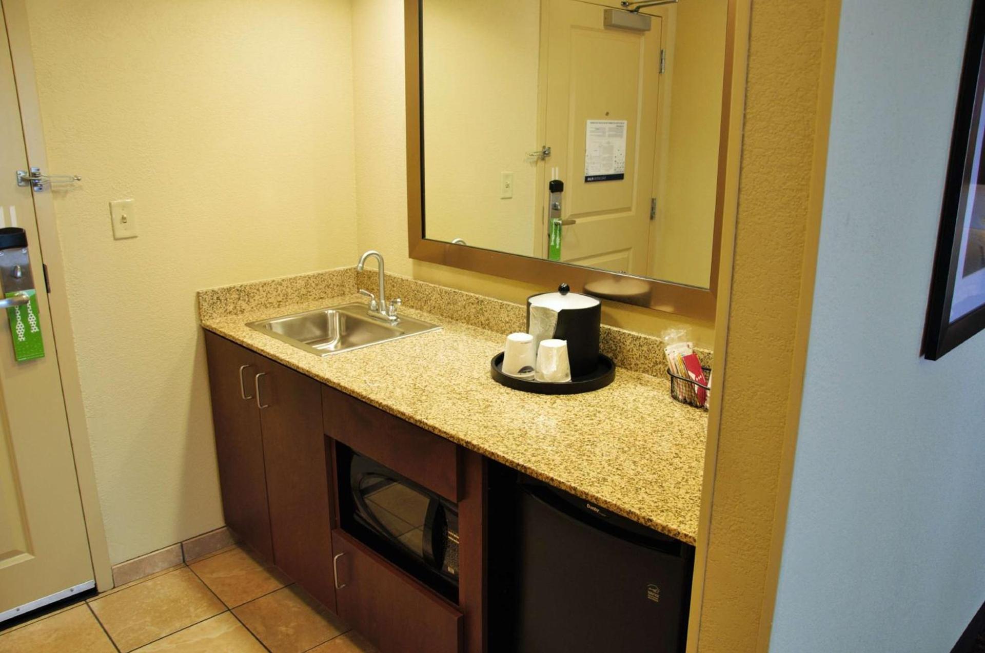 Hampton Inn & Suites Cincinnati / Uptown - University Area photo 39