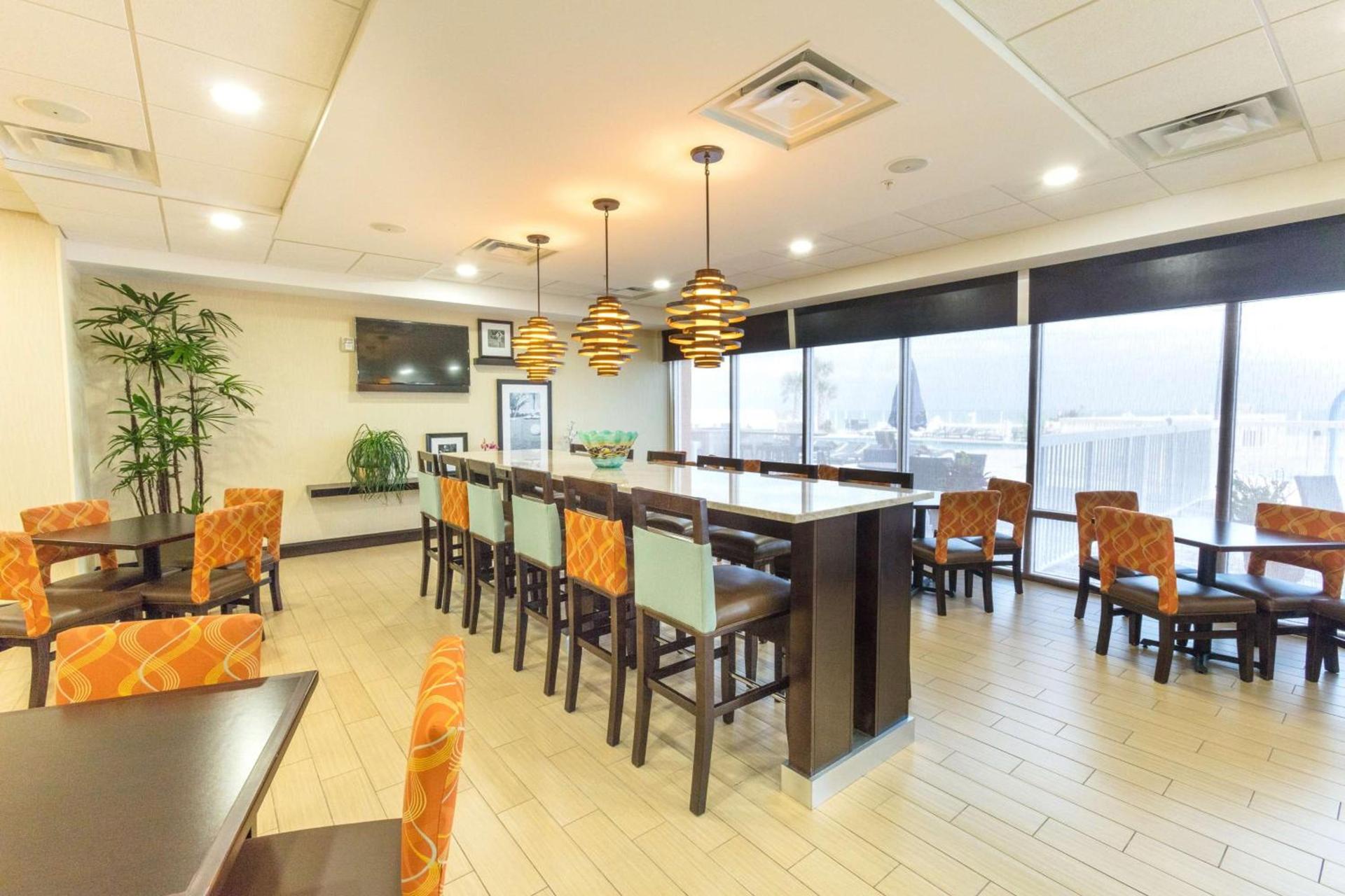 Hampton Inn Daytona Beach/Beachfront photo 6