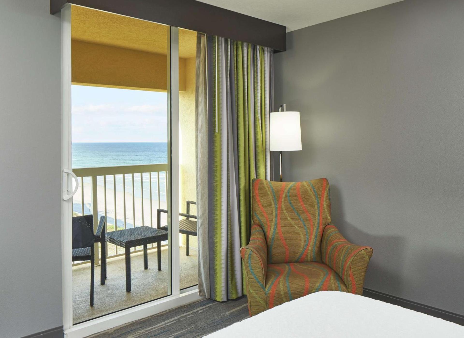 Hampton Inn Daytona Beach/Beachfront photo 21