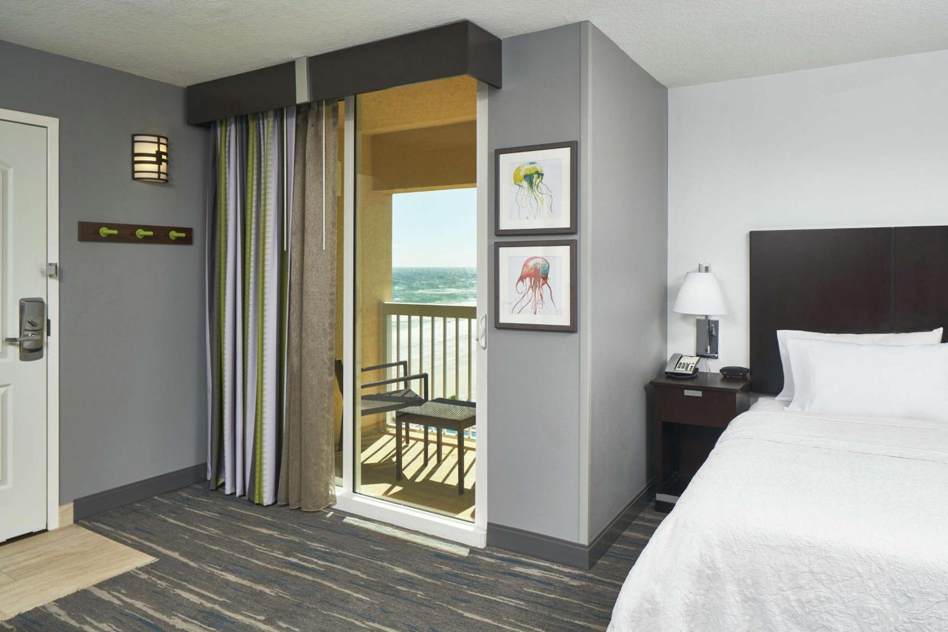 Hampton Inn Daytona Beach/Beachfront photo 29