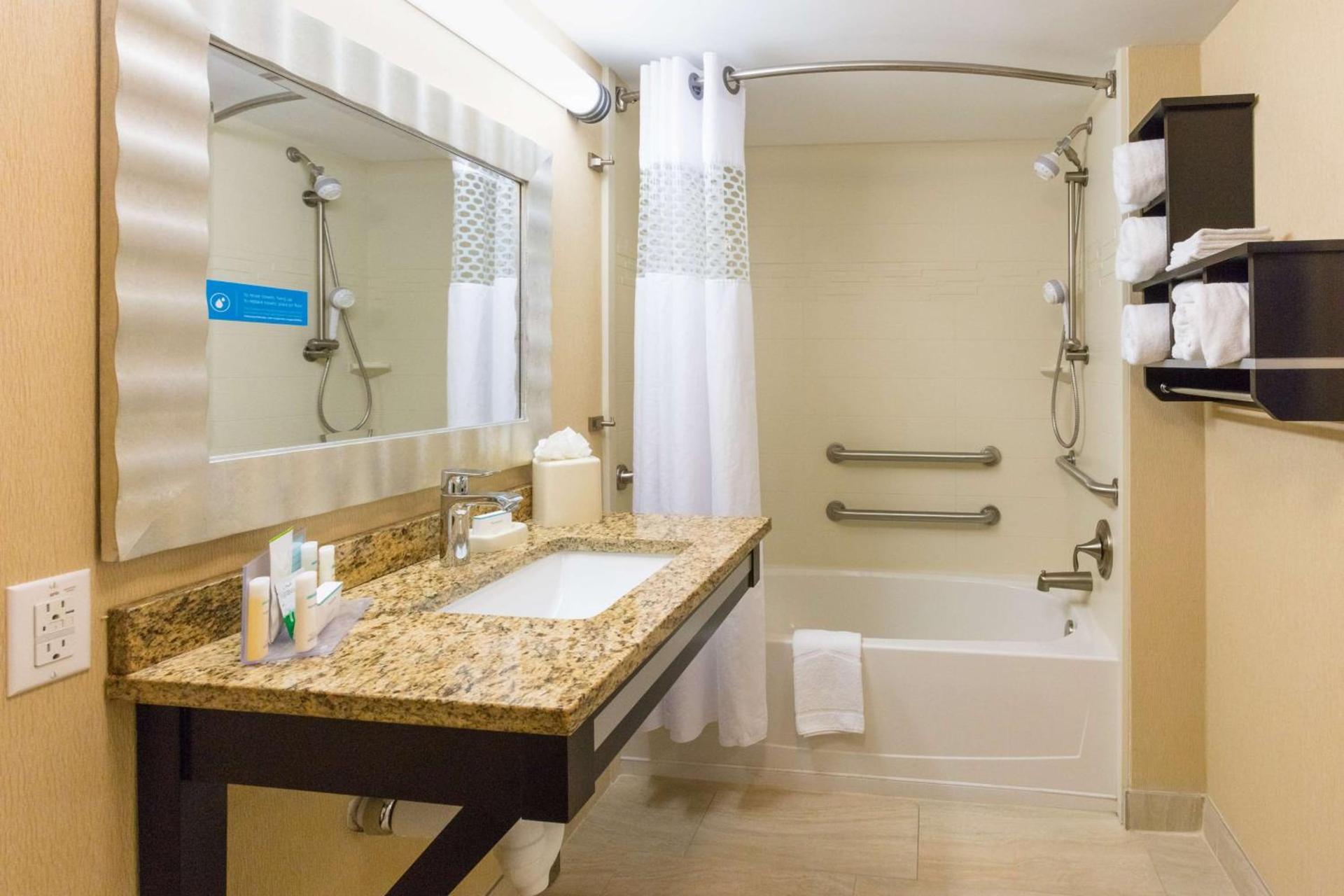 Hampton Inn Daytona Beach/Beachfront photo 39