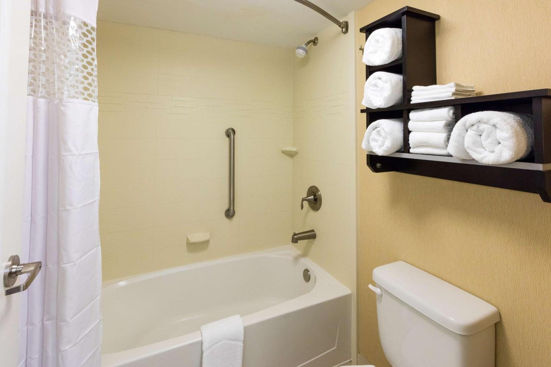 Hampton Inn Daytona Beach/Beachfront photo 41