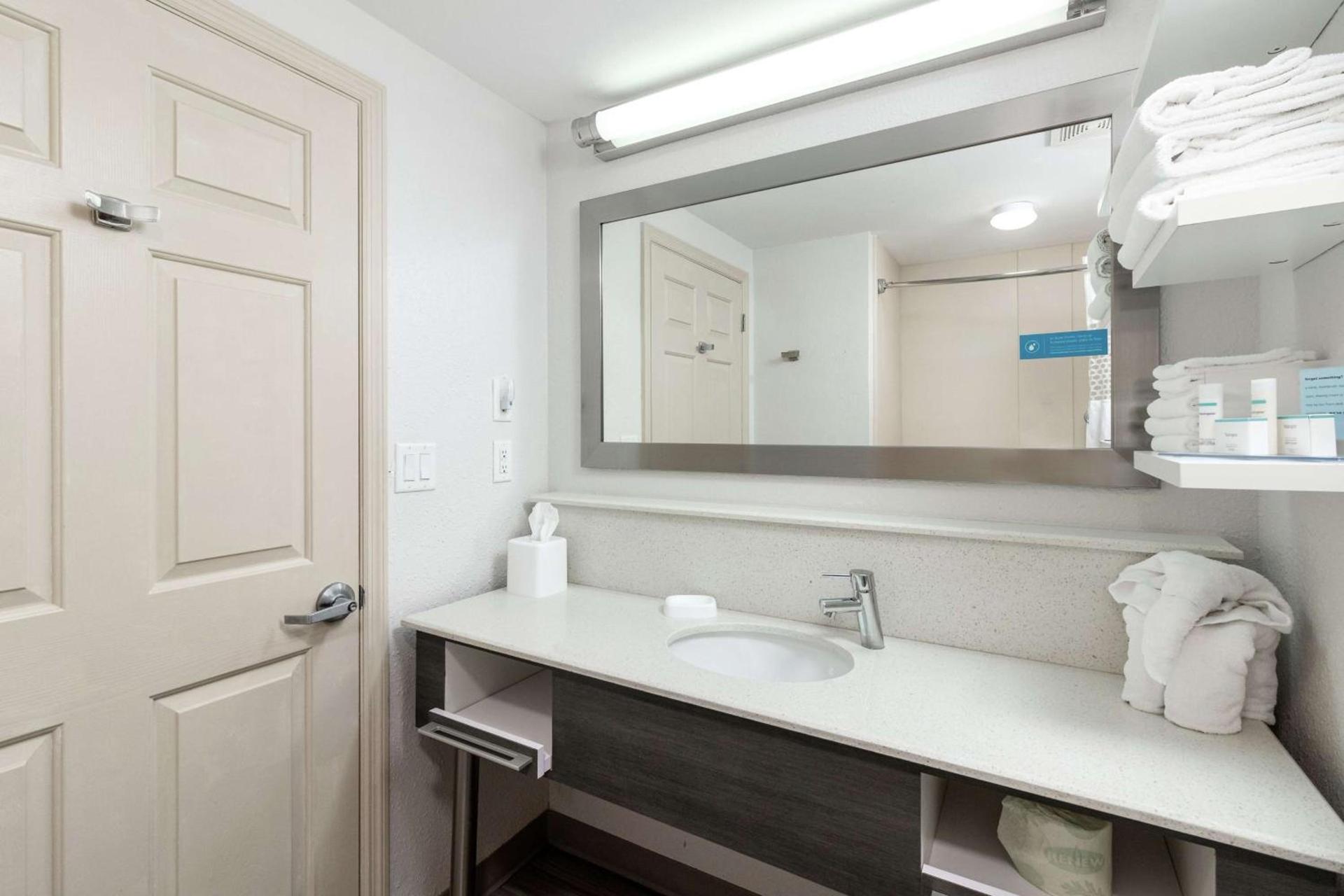 Hampton Inn Daytona Shores-Oceanfront photo 20
