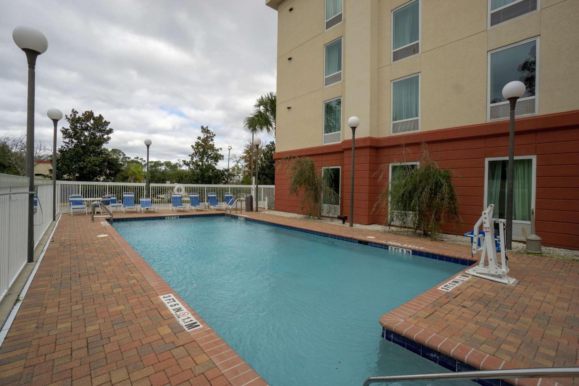 Hampton Inn & Suites Palm Coast photo 13