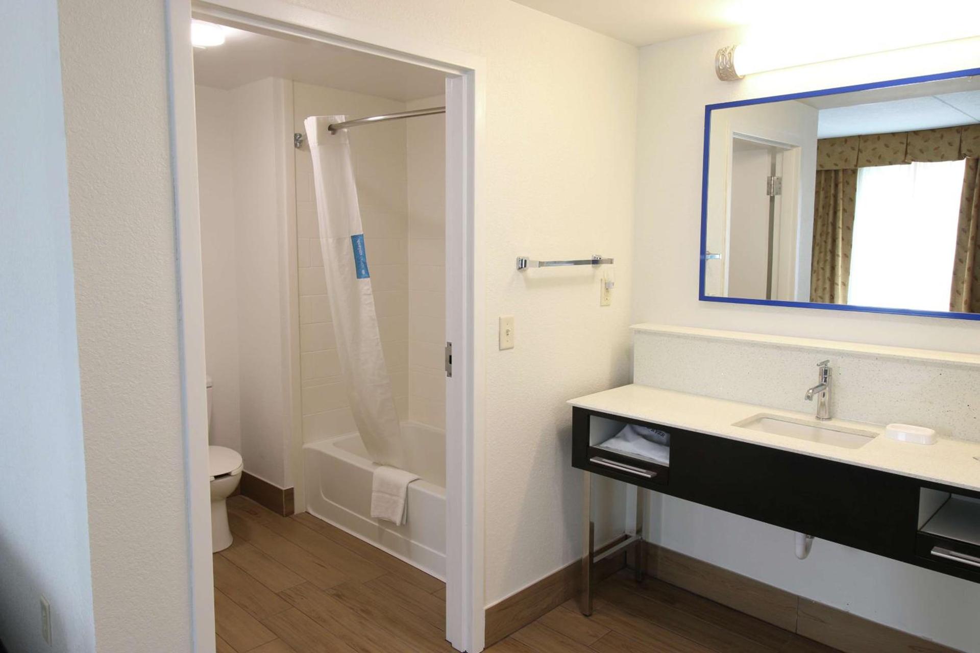 Hampton Inn & Suites Palm Coast photo 38