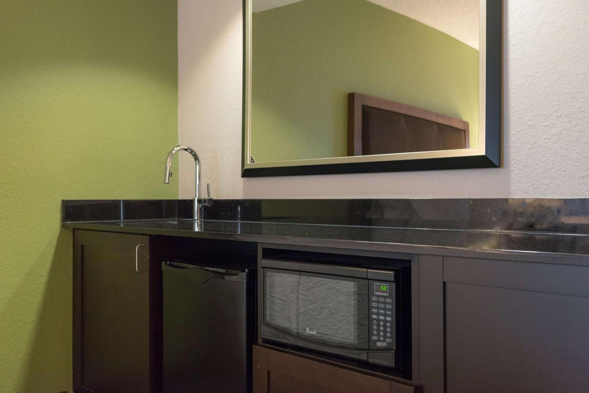 Hampton Inn Brooksville Dade City photo 29
