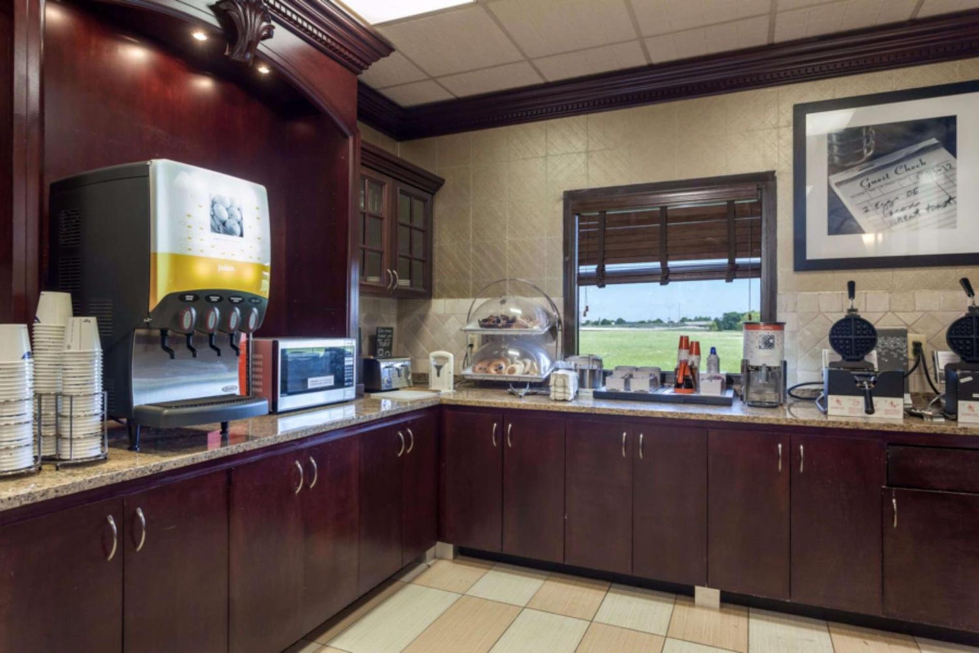 Hampton Inn & Suites Dallas DFW Airport North Grapevine photo 9