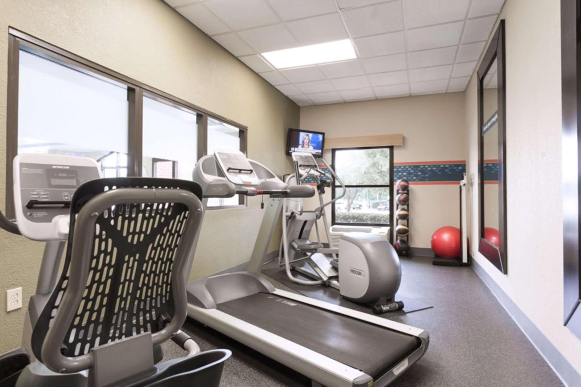 Hampton Inn & Suites Dallas DFW Airport North Grapevine photo 11