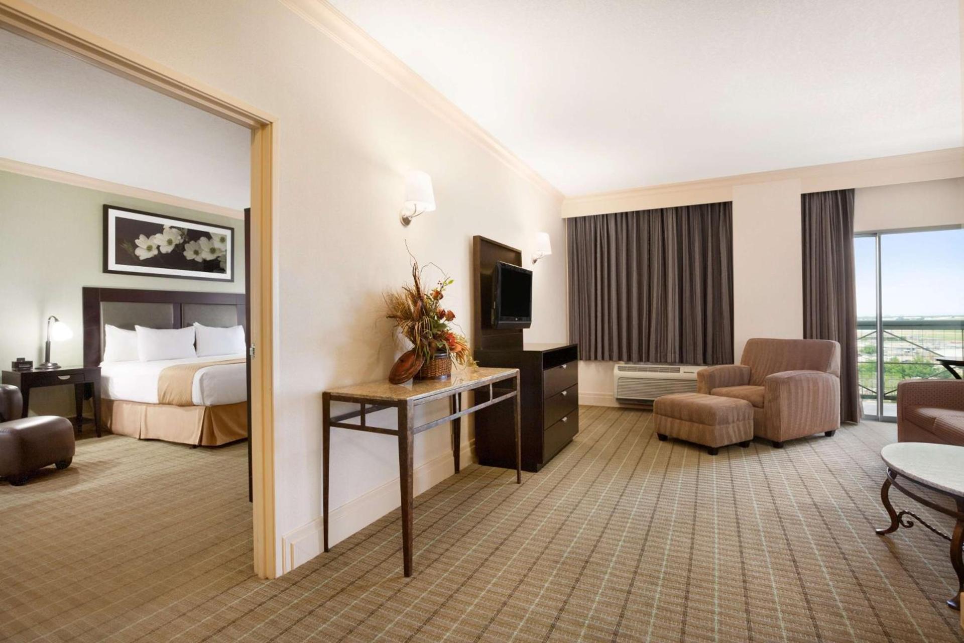 DoubleTree by Hilton Hotel Dallas - Love Field photo 35