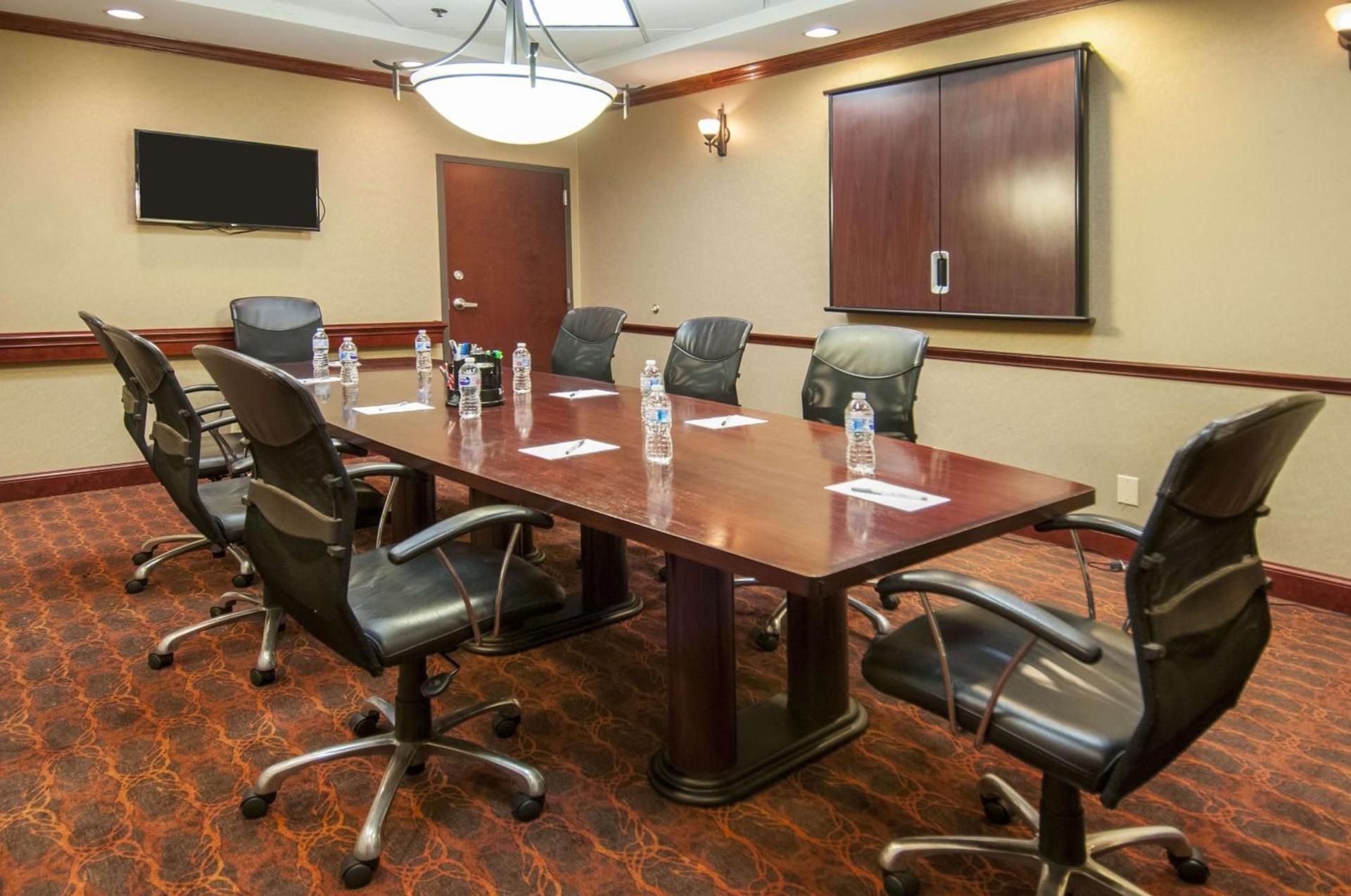 Hampton Inn and Suites Waxahachie photo 35