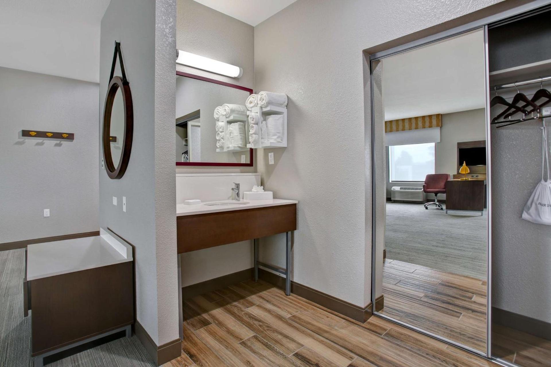 Hampton Inn & Suites Dallas-DeSoto photo 38