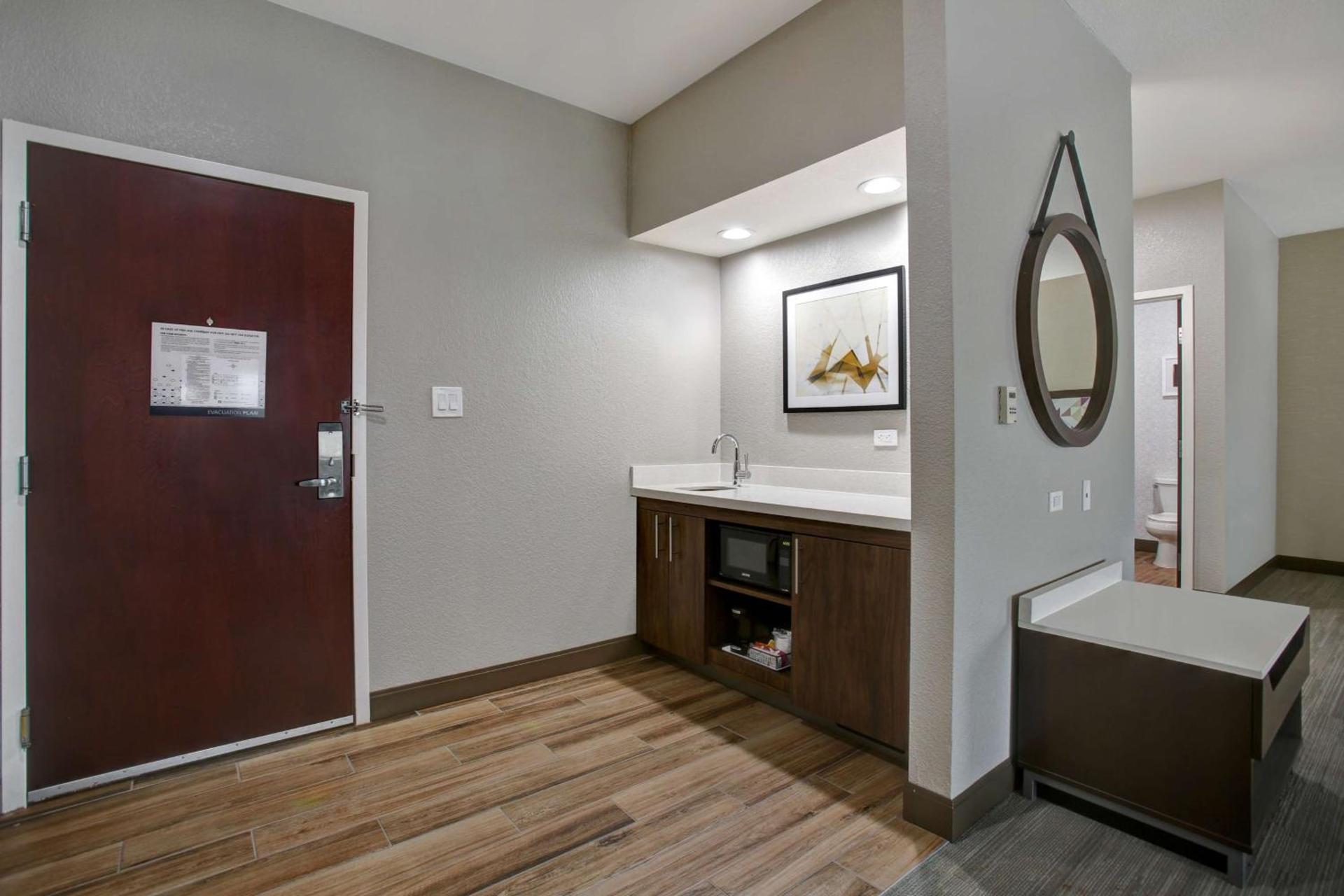 Hampton Inn & Suites Dallas-DeSoto photo 56
