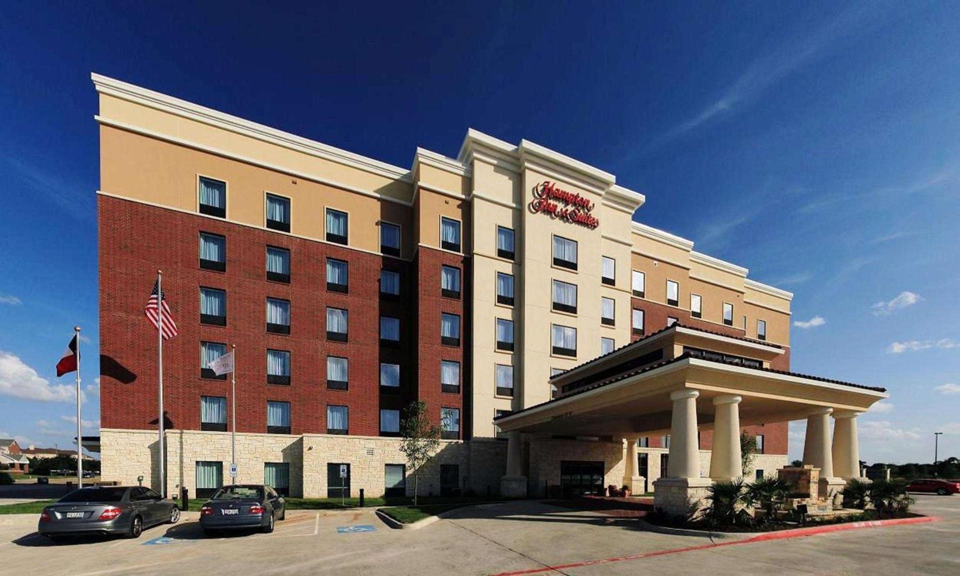 Hampton Inn and Suites Dallas/Lewisville-Vista Ridge Mall photo 4