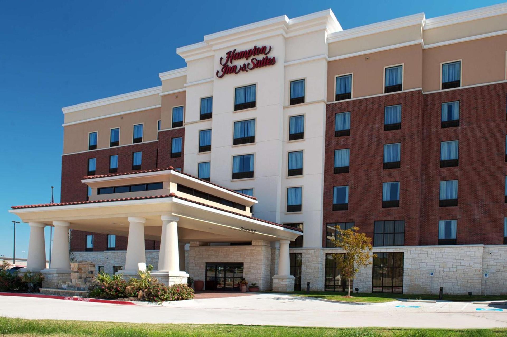 Hampton Inn and Suites Dallas/Lewisville-Vista Ridge Mall photo 3