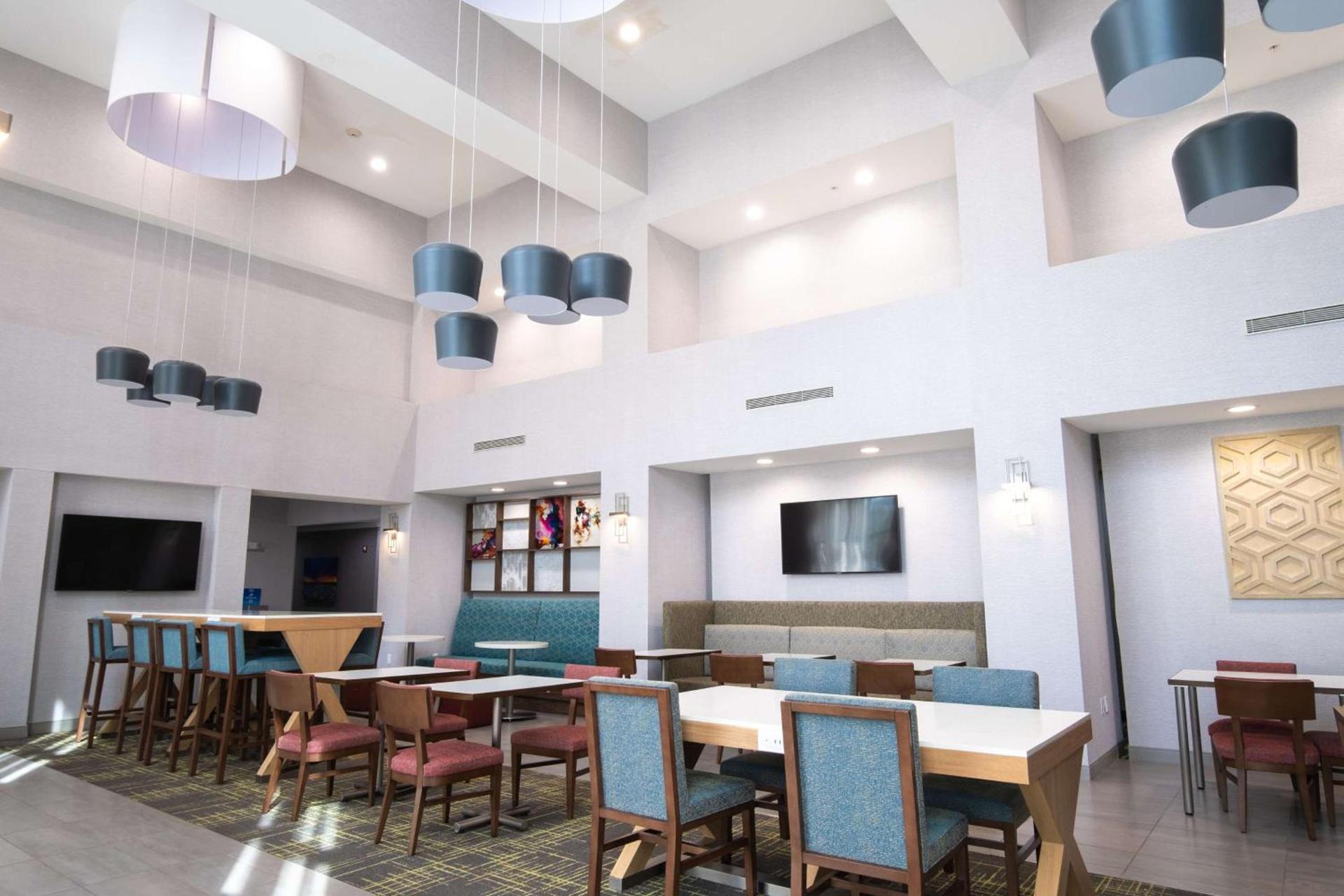 Hampton Inn and Suites Dallas/Lewisville-Vista Ridge Mall photo 9