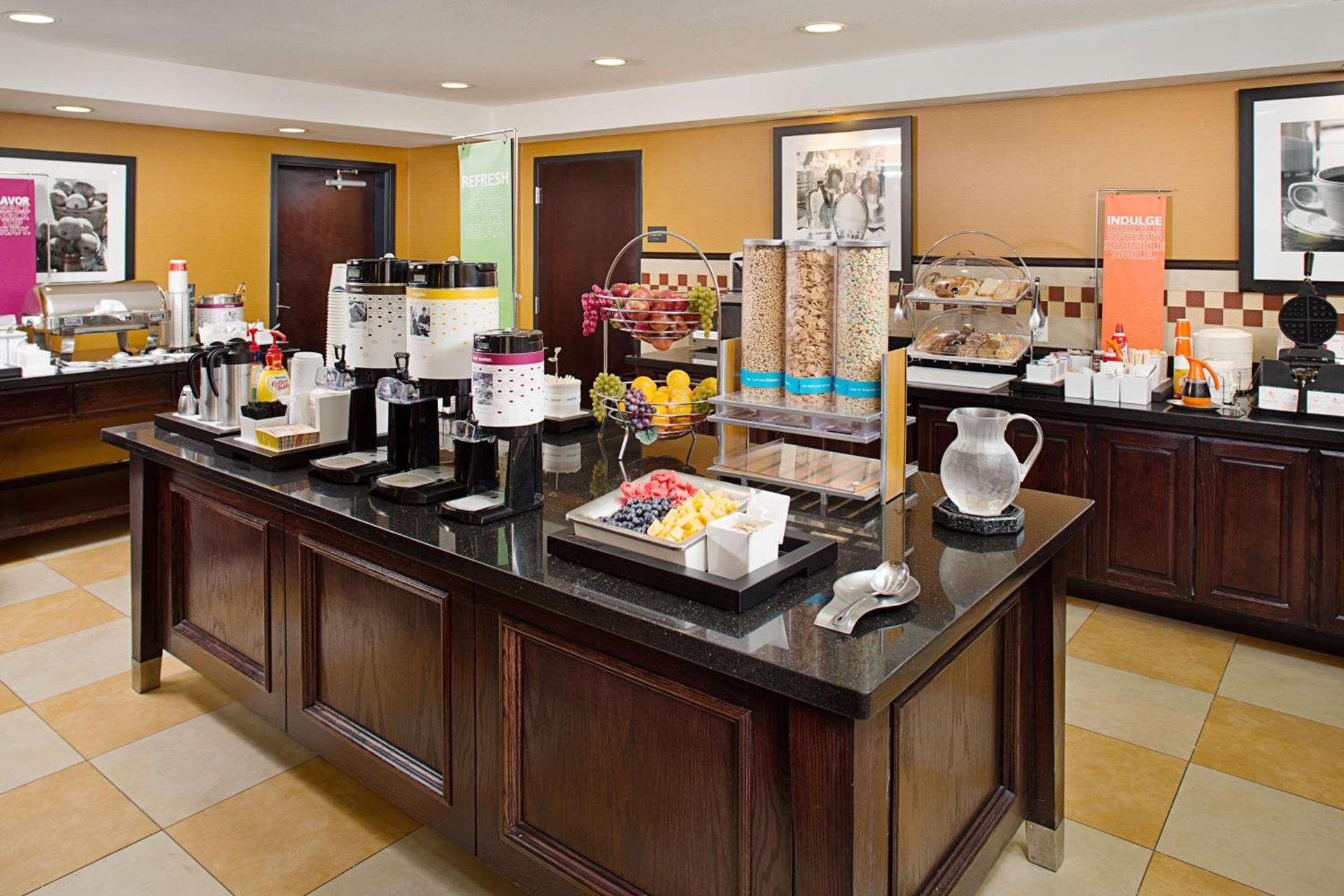 Hampton Inn and Suites Dallas/Lewisville-Vista Ridge Mall photo 12