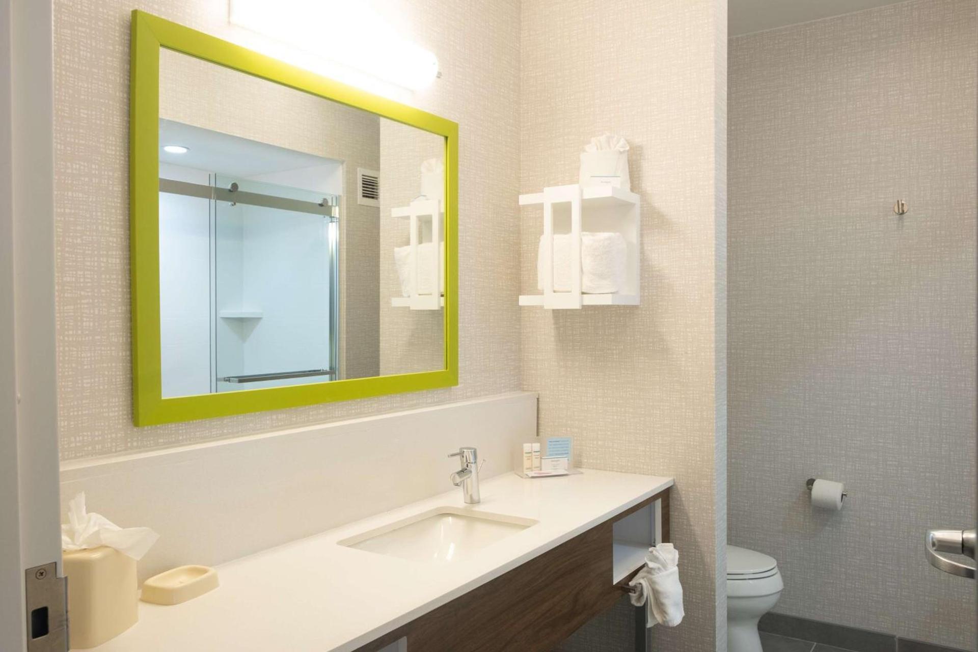 Hampton Inn and Suites Dallas/Lewisville-Vista Ridge Mall photo 17