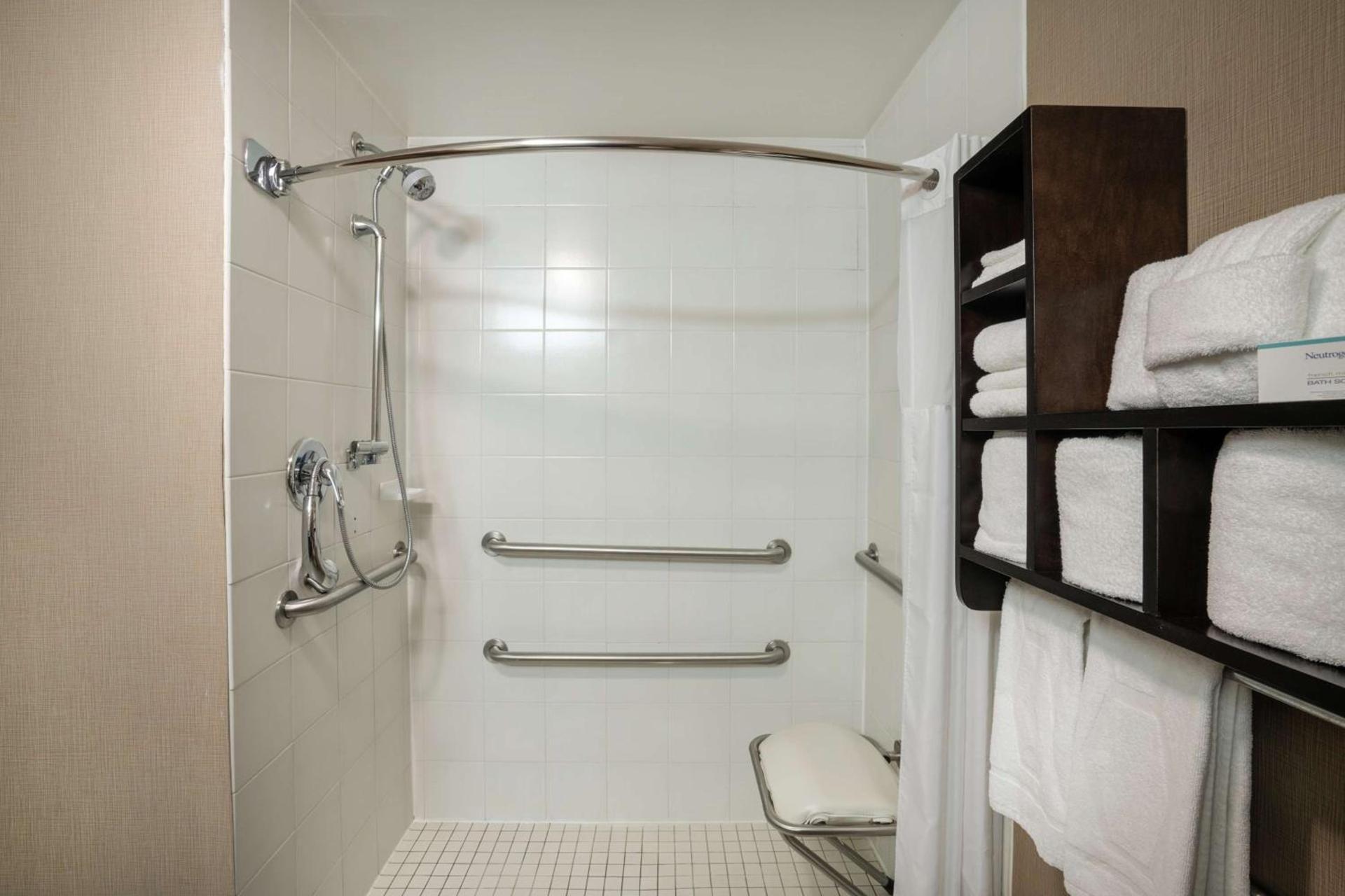 Hampton Inn Dublin photo 18