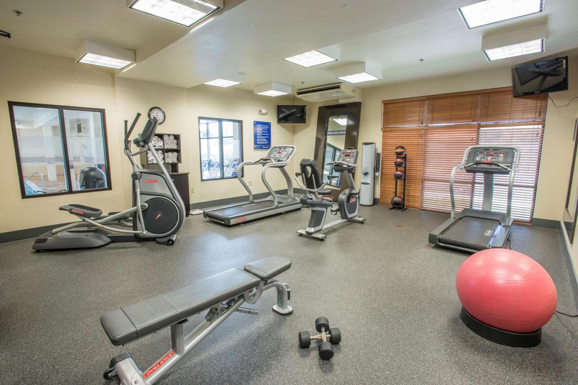 Hampton Inn & Suites Dayton-Airport photo 16