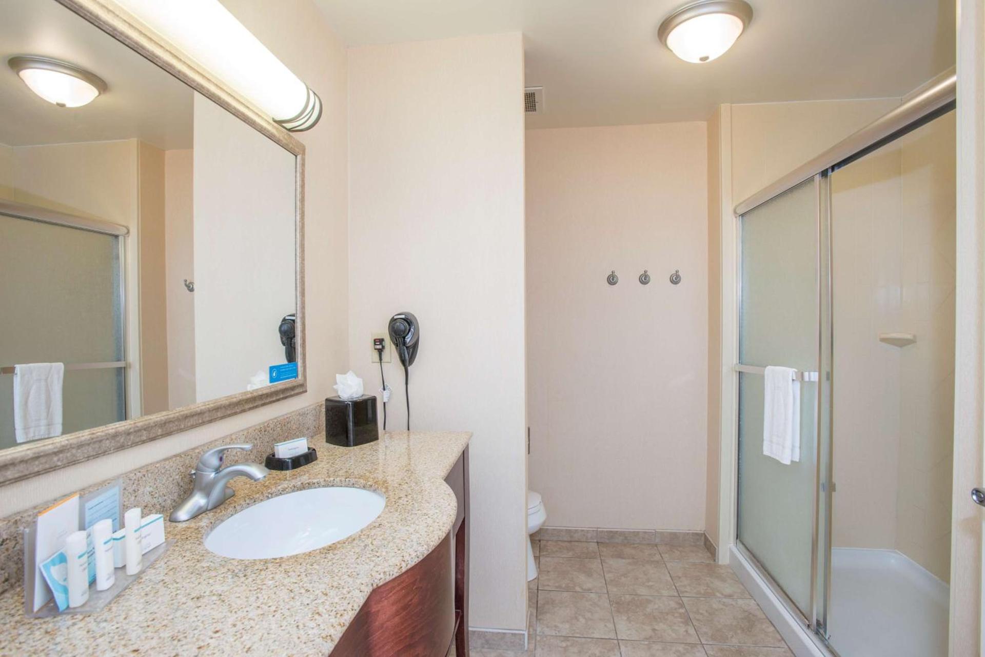Hampton Inn & Suites Dayton-Airport photo 26
