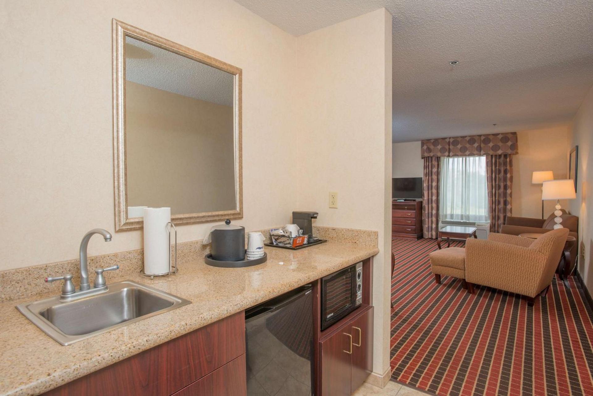 Hampton Inn & Suites Dayton-Airport photo 38