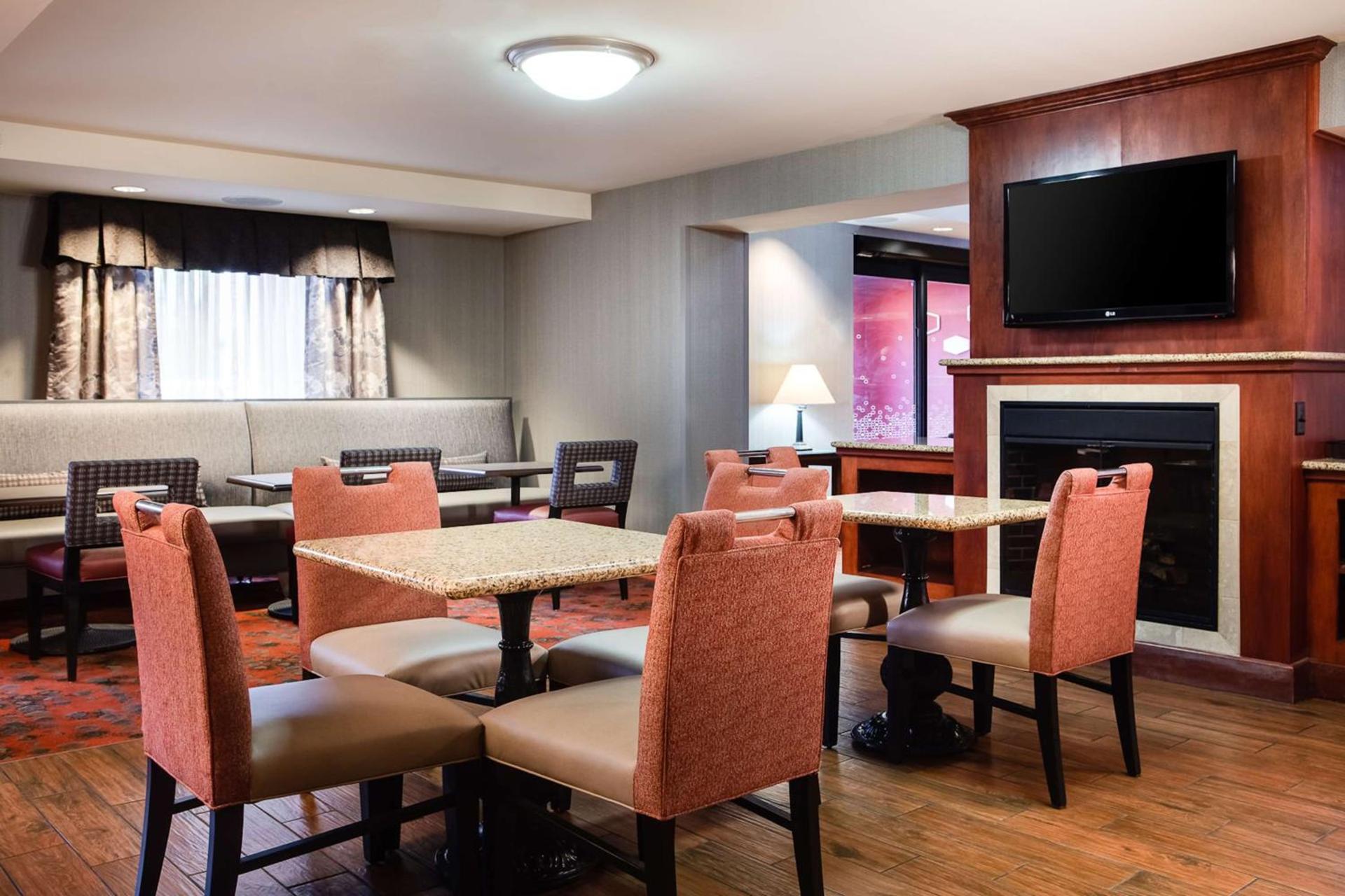 Hampton Inn Dubuque photo 6