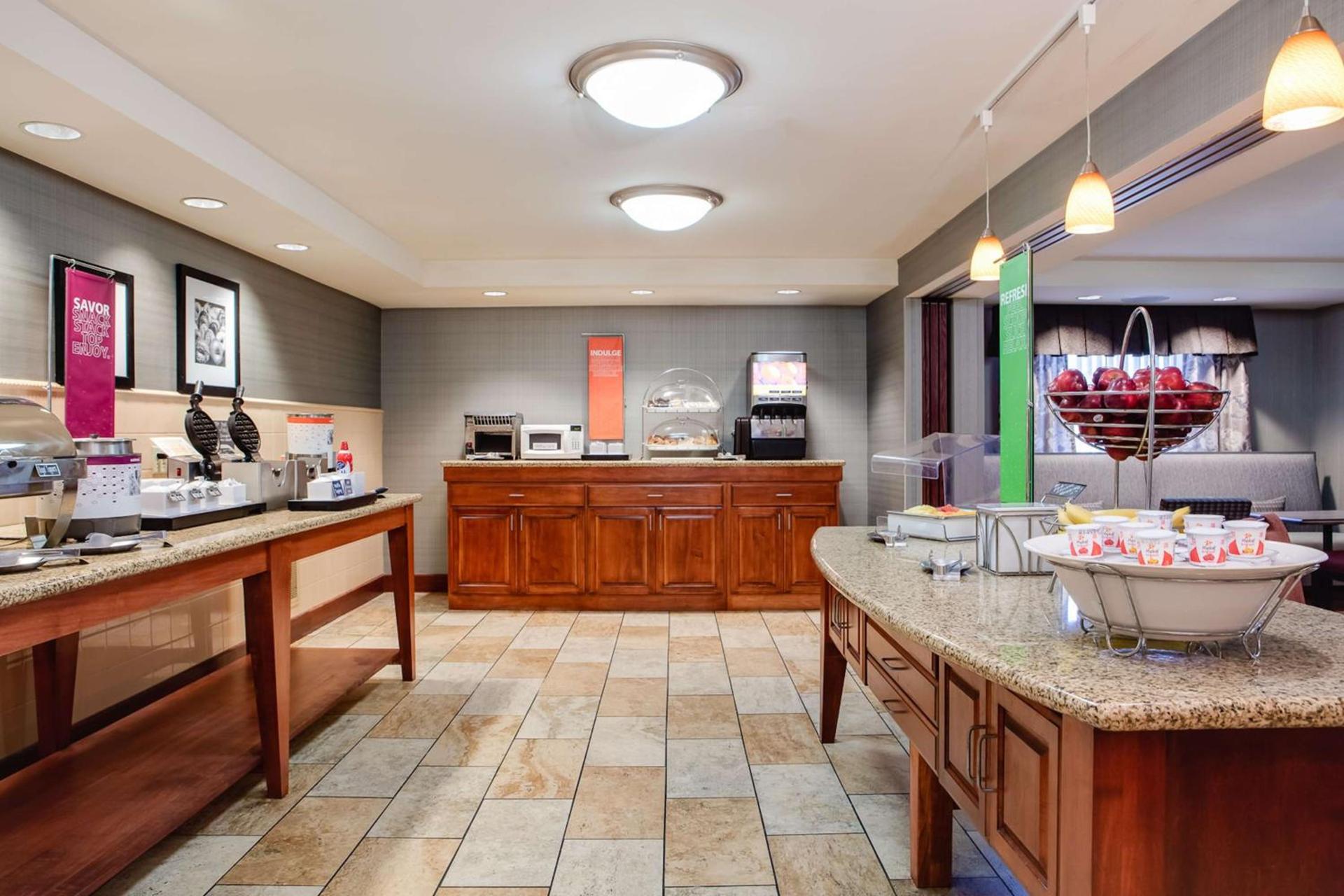 Hampton Inn Dubuque photo 8