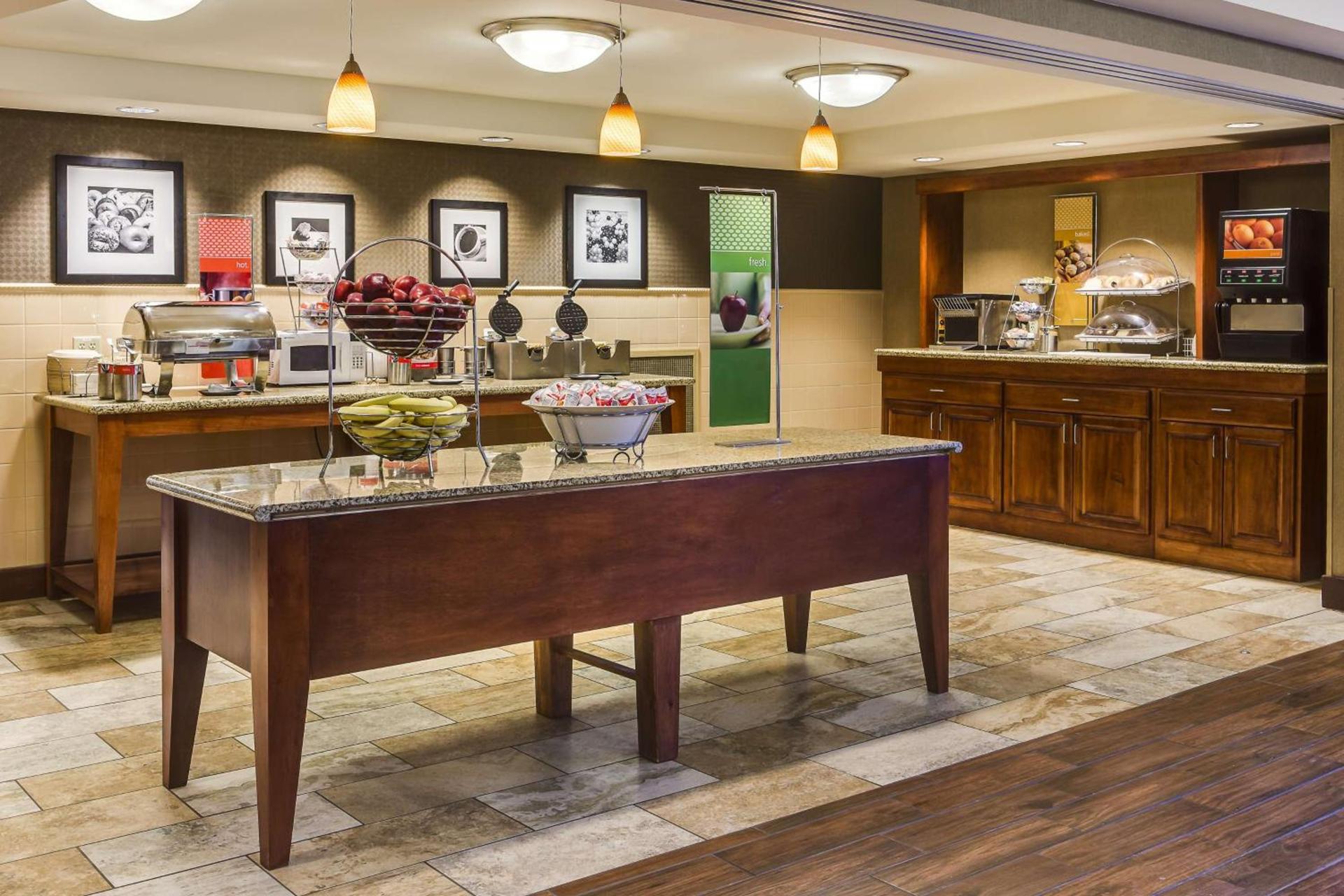 Hampton Inn Dubuque photo 10