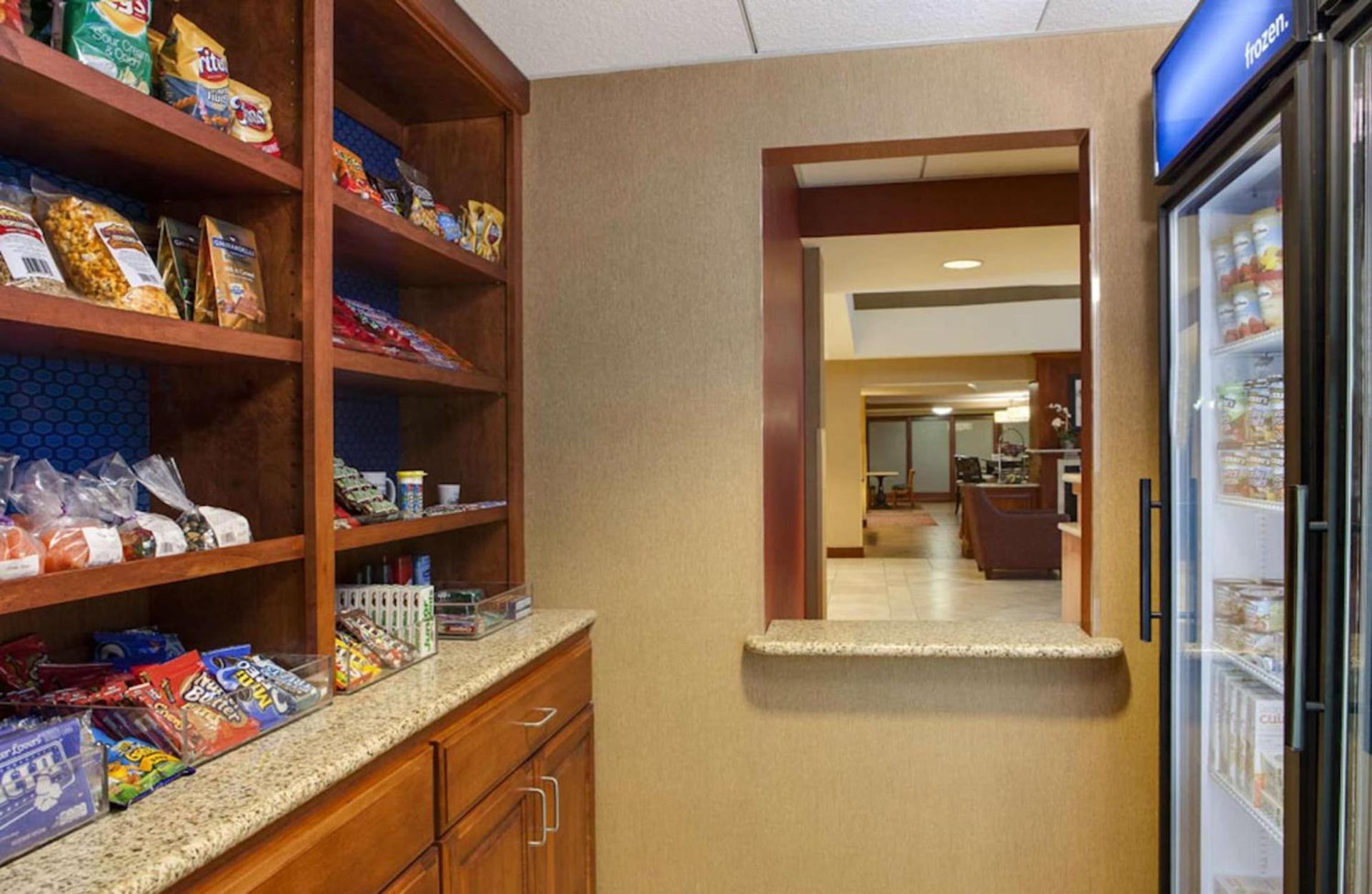 Hampton Inn Dubuque photo 11