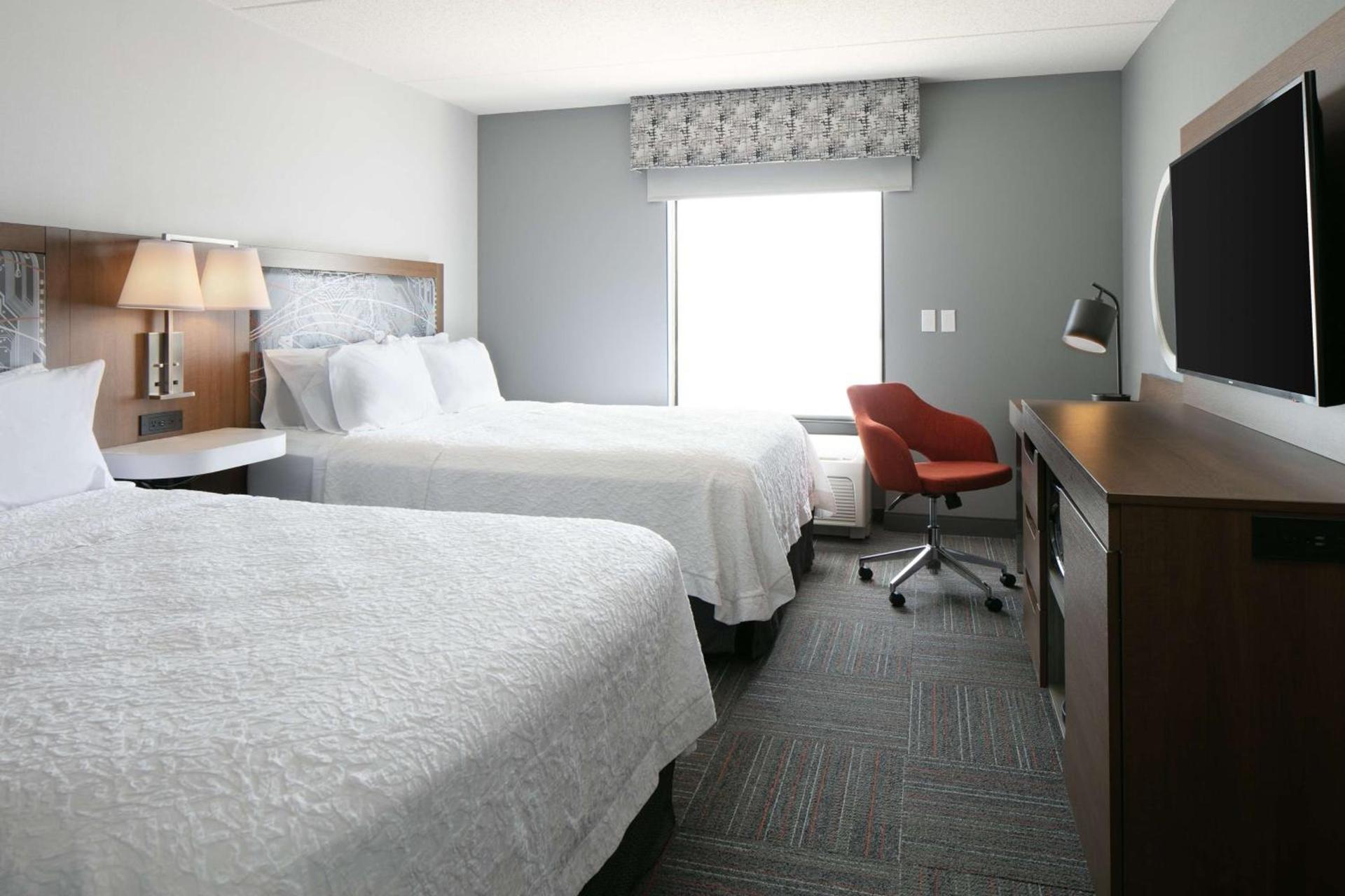 Hampton Inn Dubuque photo 15