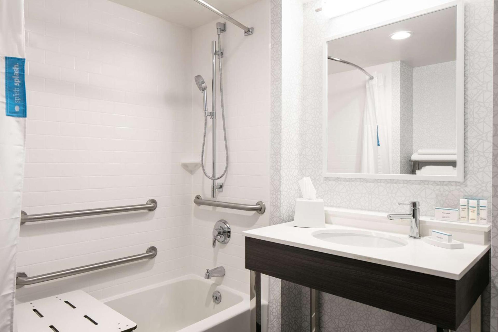 Hampton Inn Dubuque photo 18