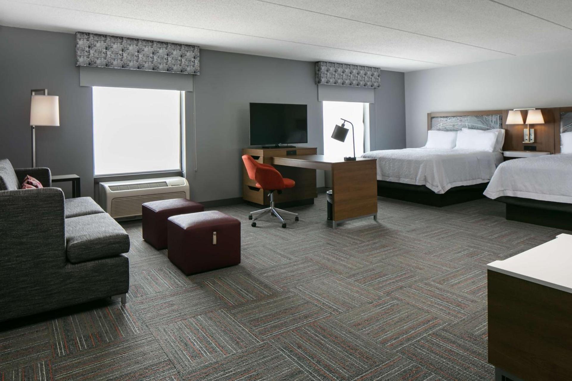 Hampton Inn Dubuque photo 23