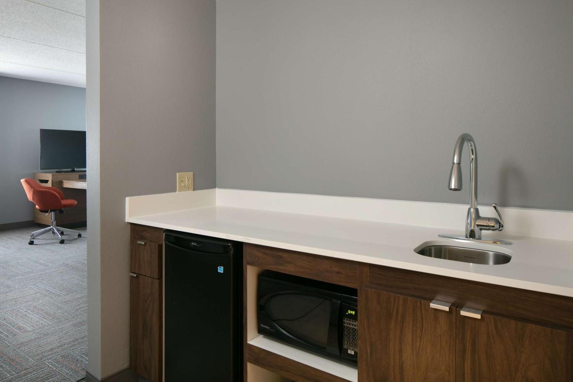 Hampton Inn Dubuque photo 25