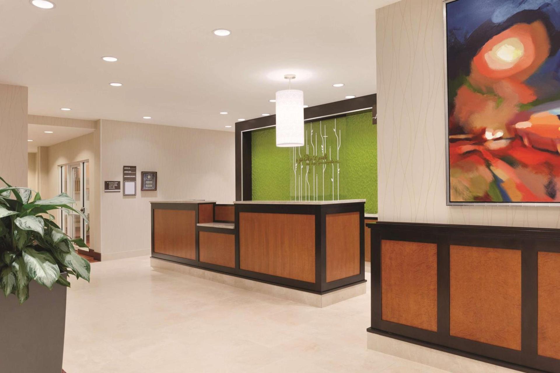 Hilton Garden Inn Falls Church photo 9