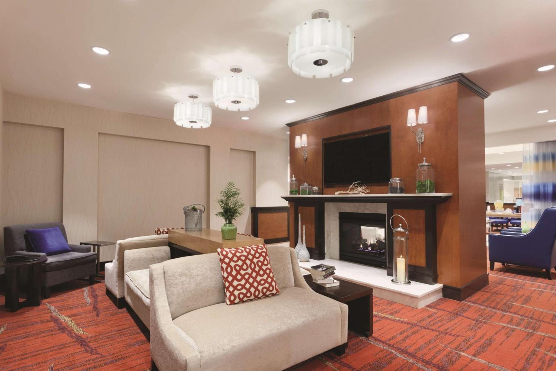 Hilton Garden Inn Falls Church photo 8