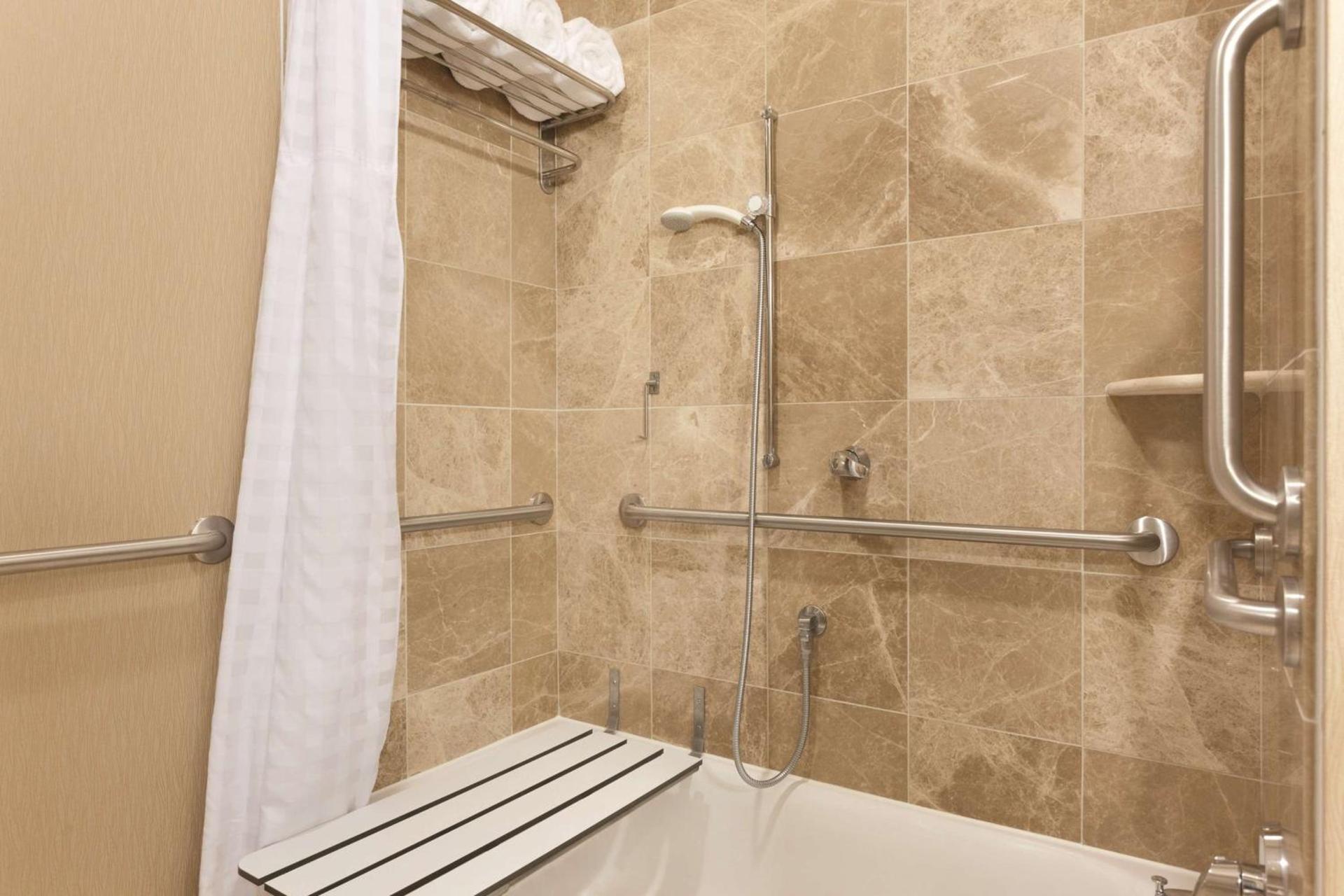 Hilton Garden Inn Falls Church photo 30