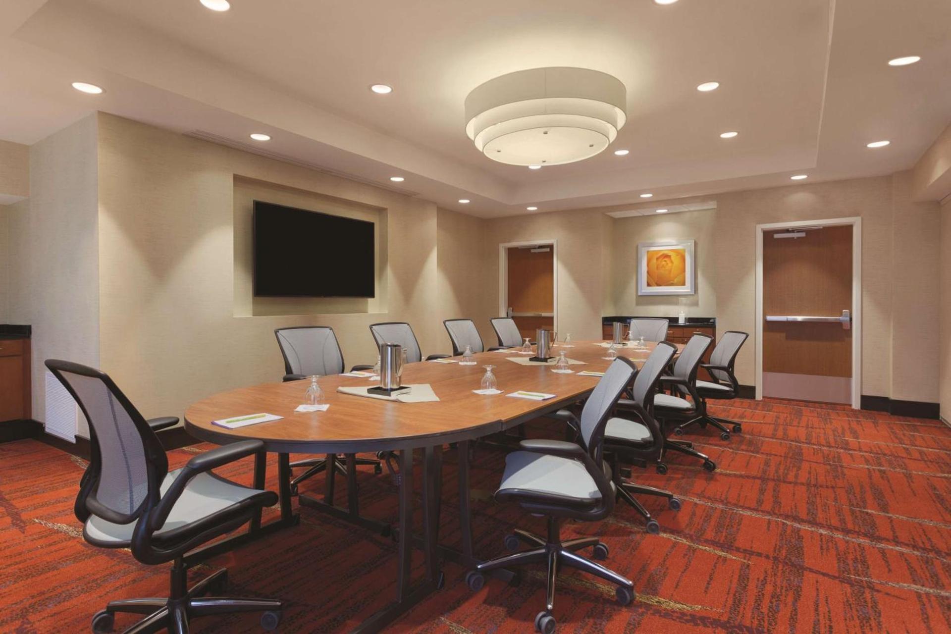Hilton Garden Inn Falls Church photo 34