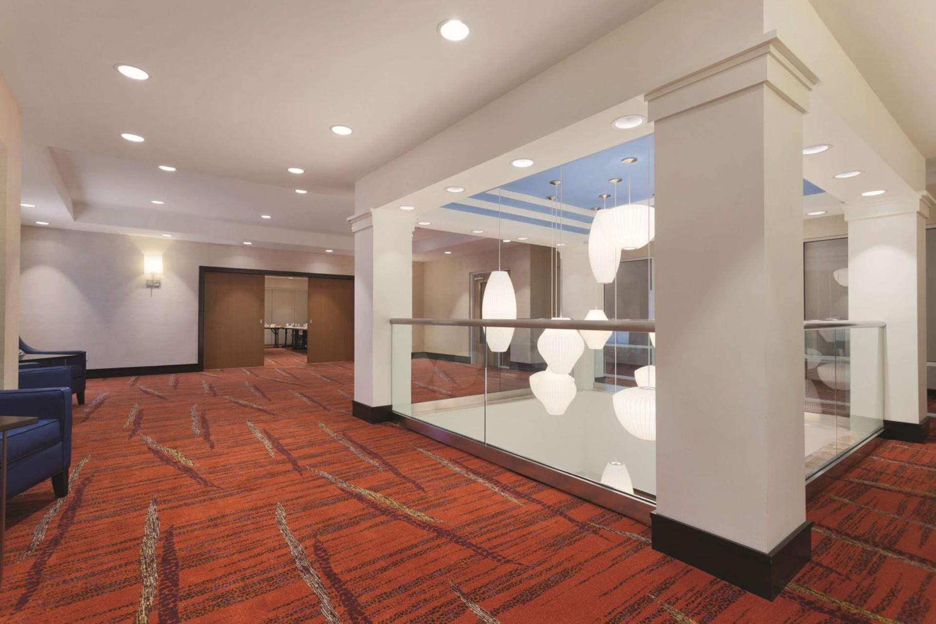 Hilton Garden Inn Falls Church photo 32