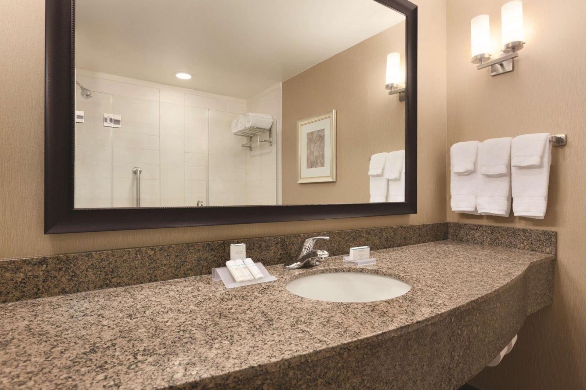 Hilton Garden Inn Falls Church photo 31