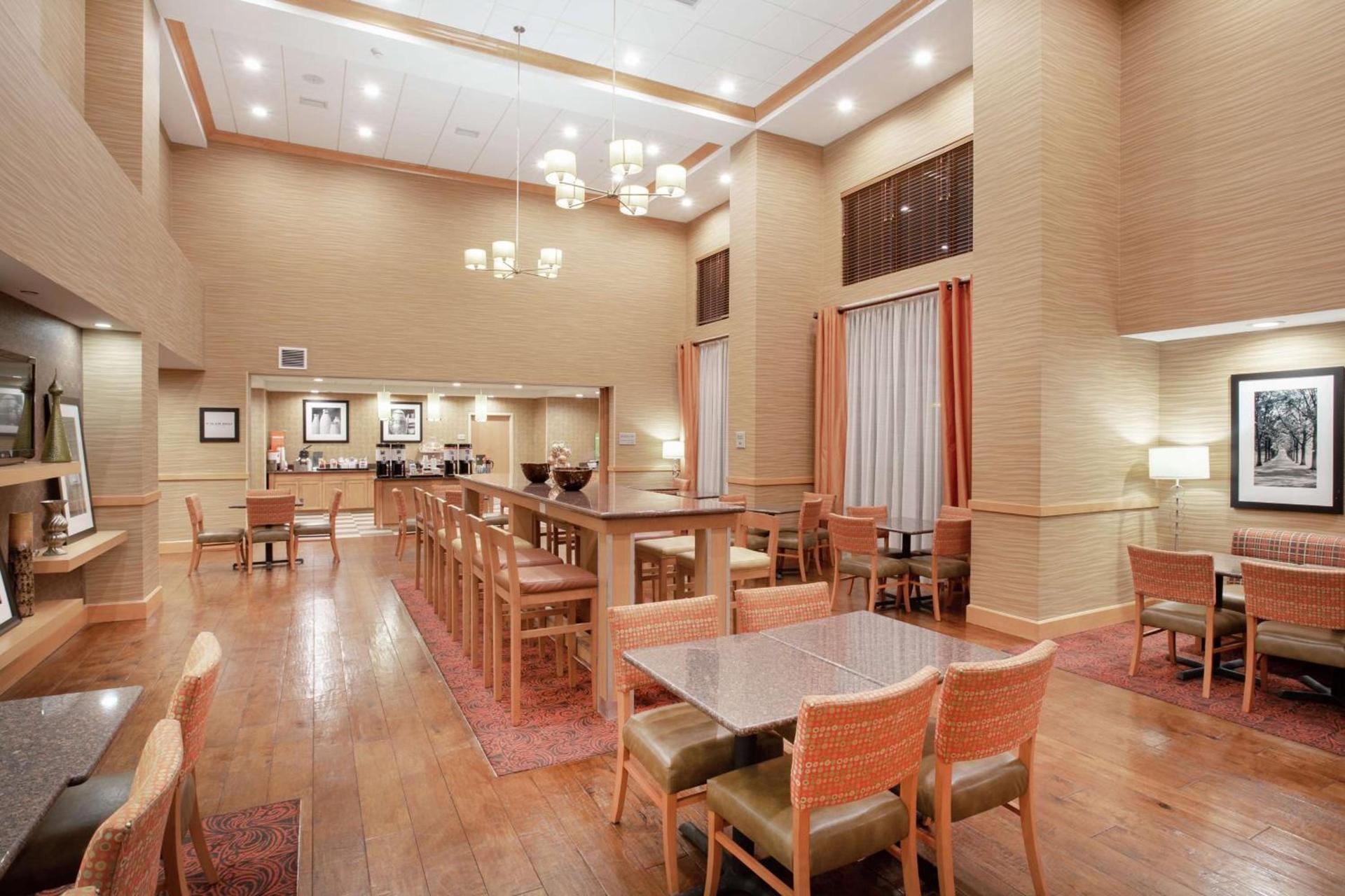 Hampton Inn and Suites Denver/South-RidgeGate photo 3