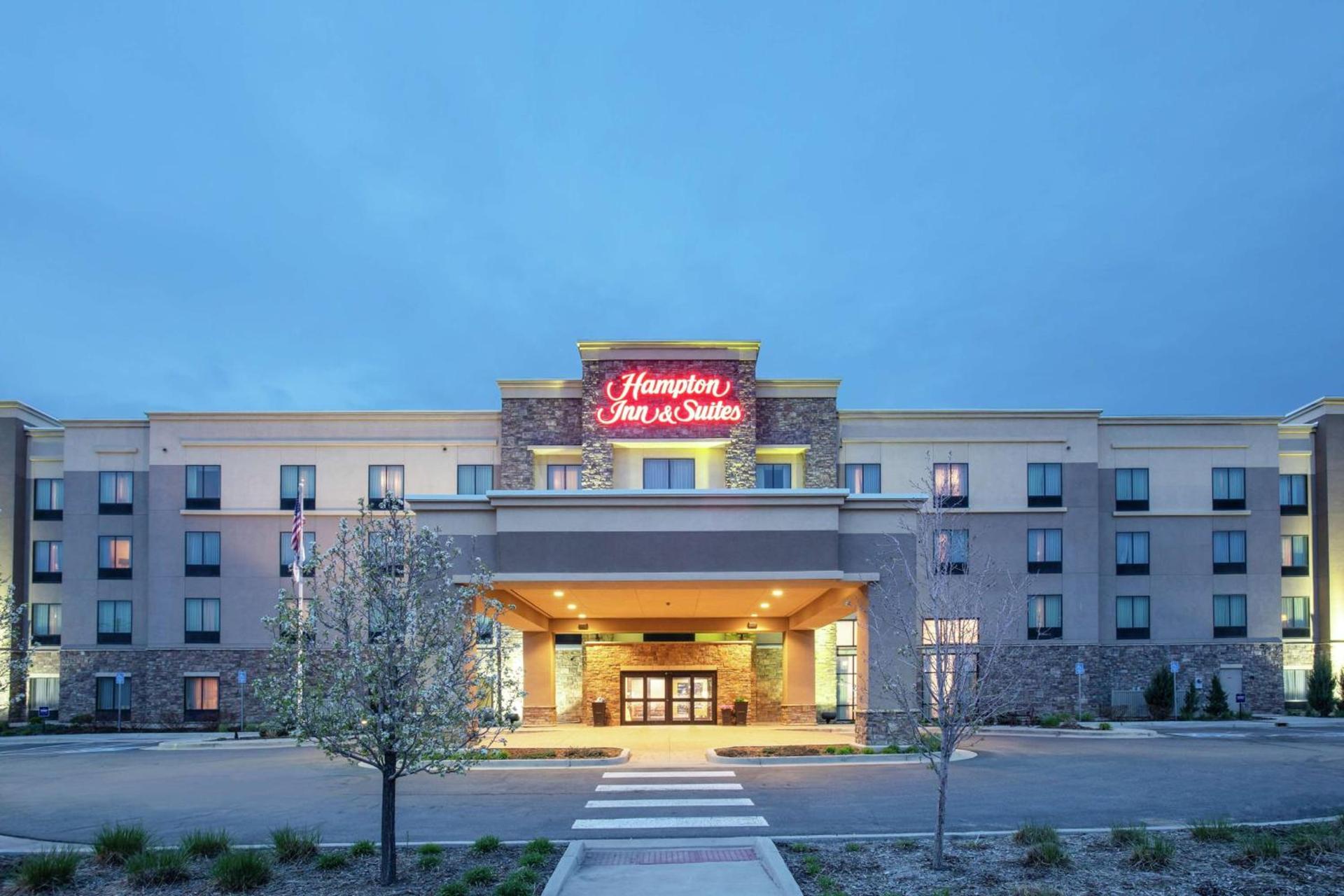 Hampton Inn and Suites Denver/South-RidgeGate photo 2