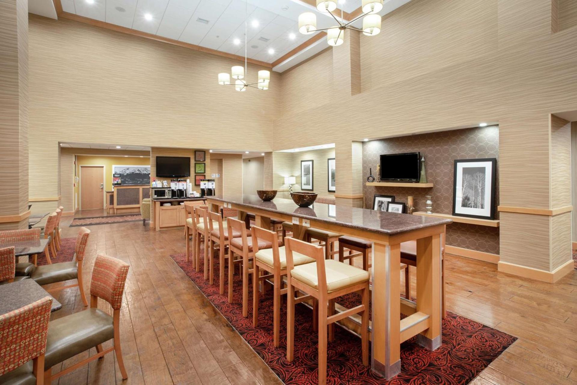 Hampton Inn and Suites Denver/South-RidgeGate photo 4