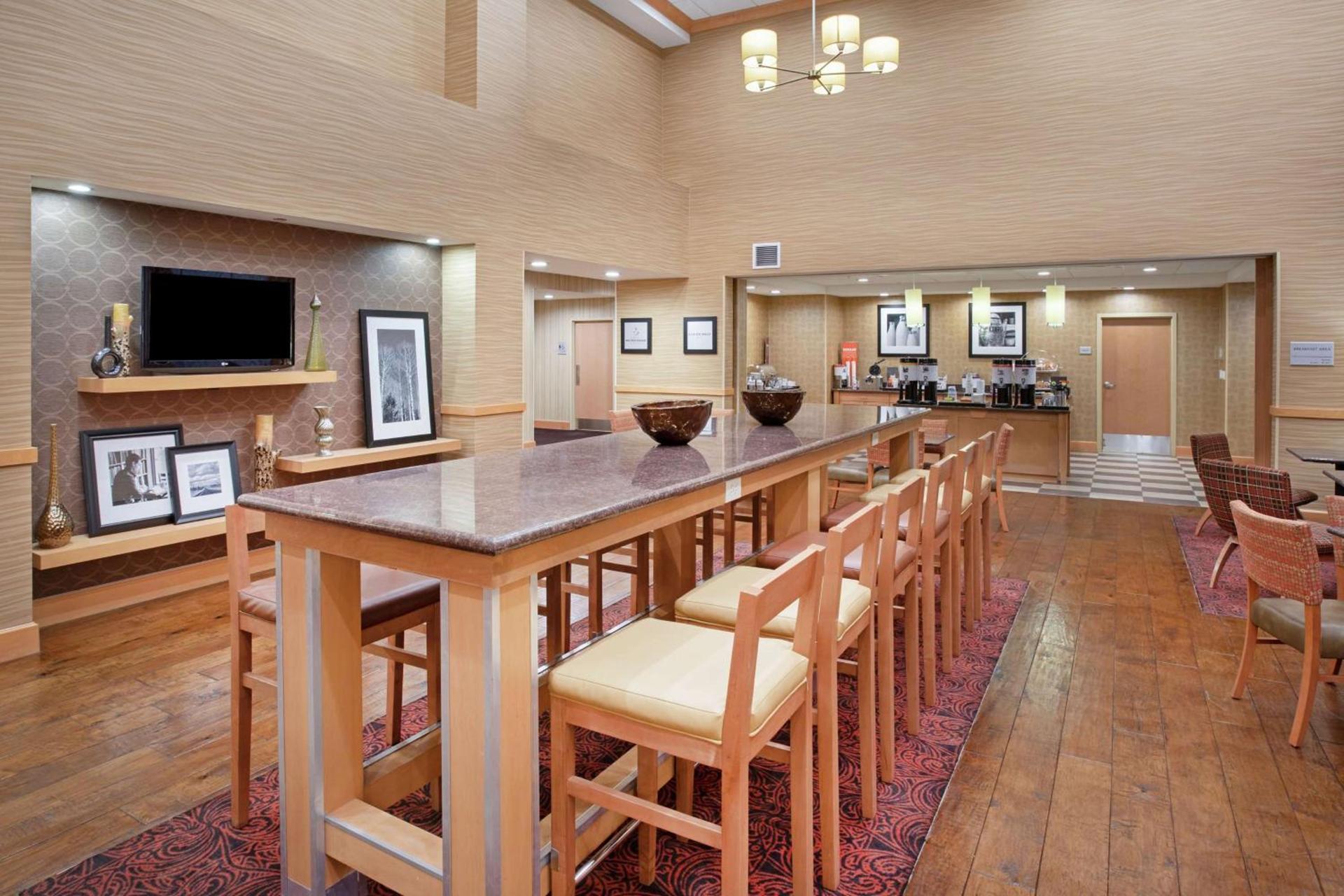 Hampton Inn and Suites Denver/South-RidgeGate photo 6