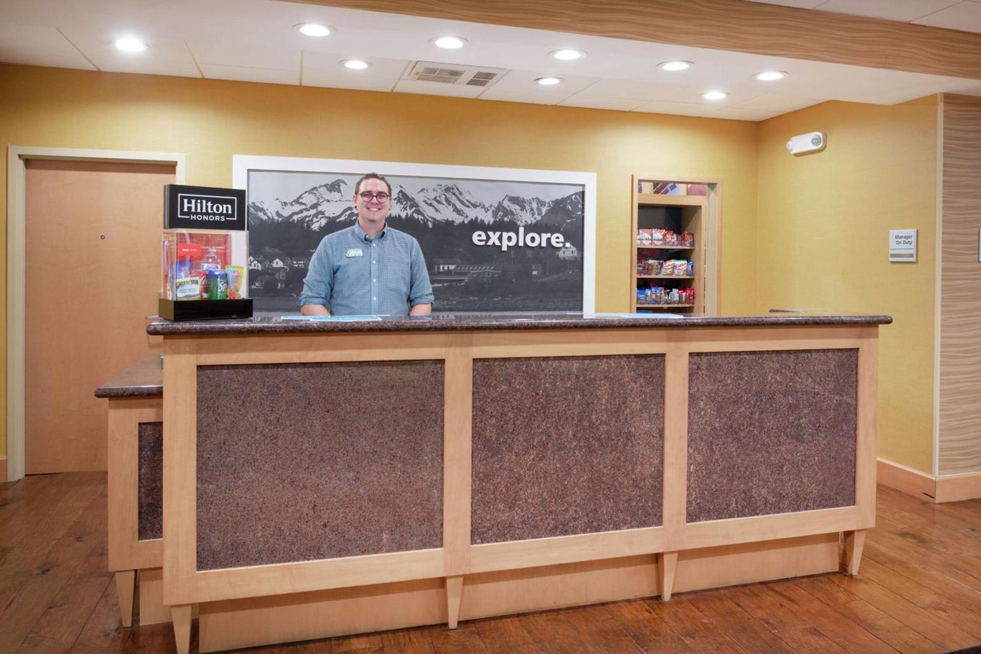 Hampton Inn and Suites Denver/South-RidgeGate photo 7